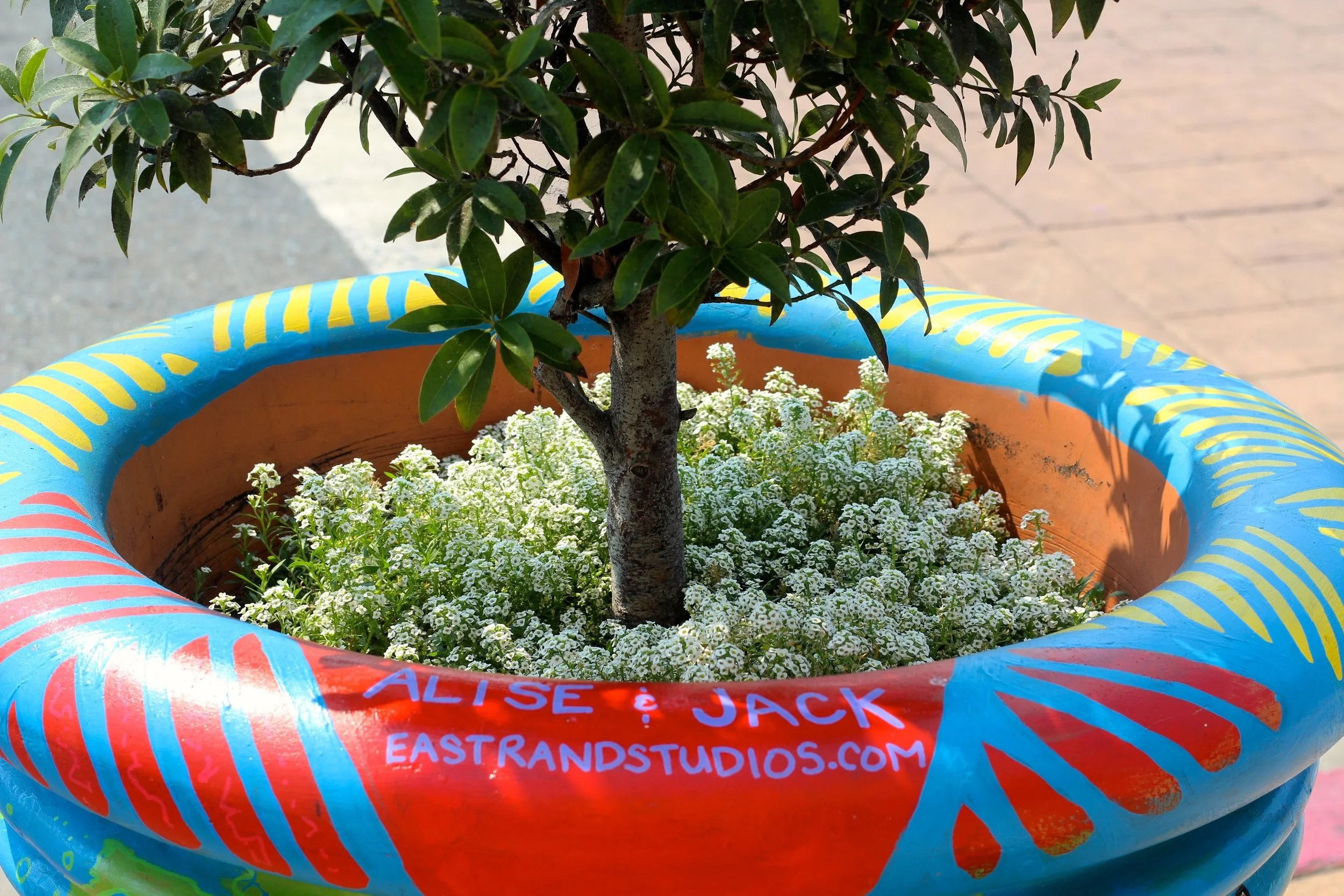 Laurel Planter Art