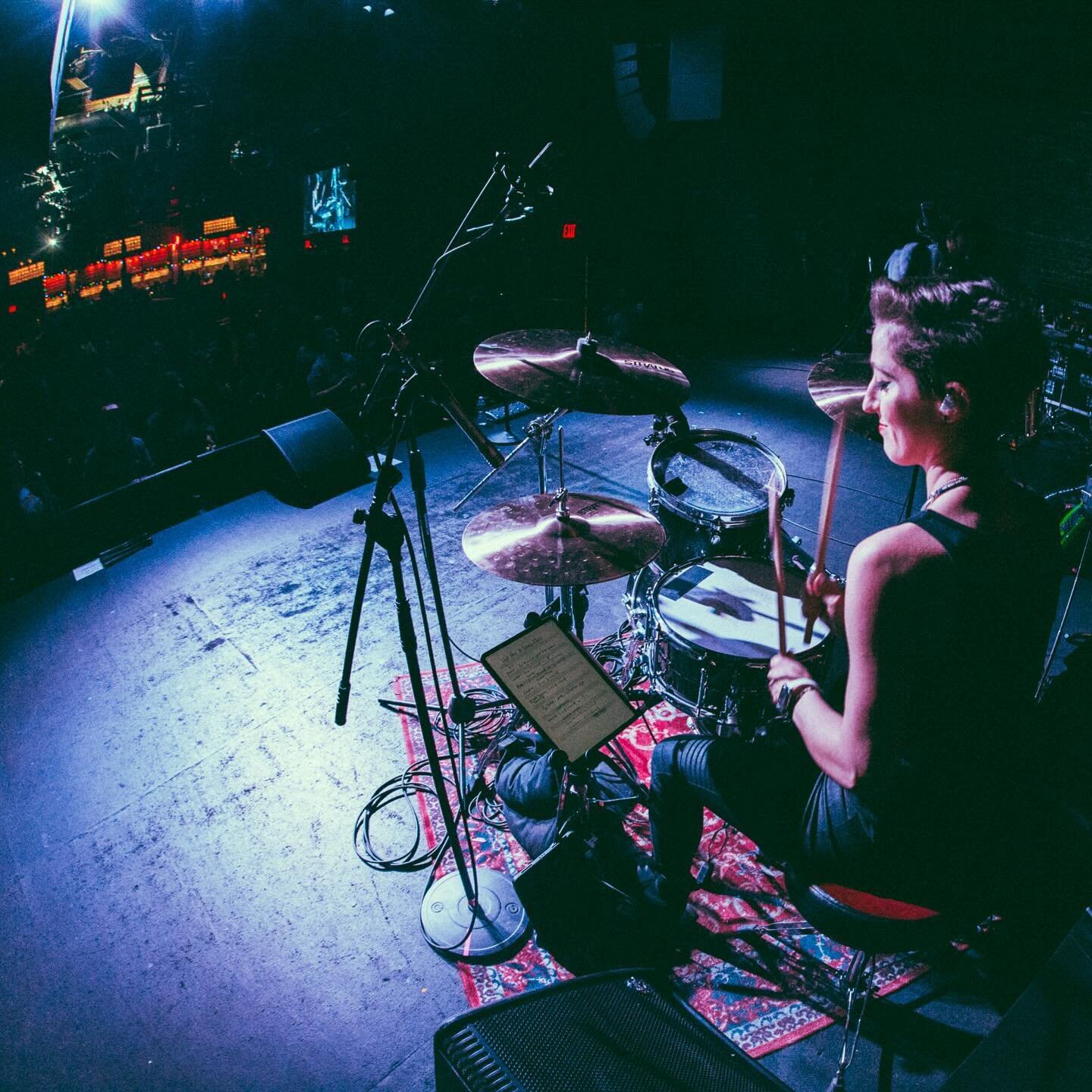 In my happy place last night with @charlenekaye at @brooklynbowl 🤘🏼

📷 @savannahlaurenphoto 

#drummer #femaledrummer #nycmusicians #giglife