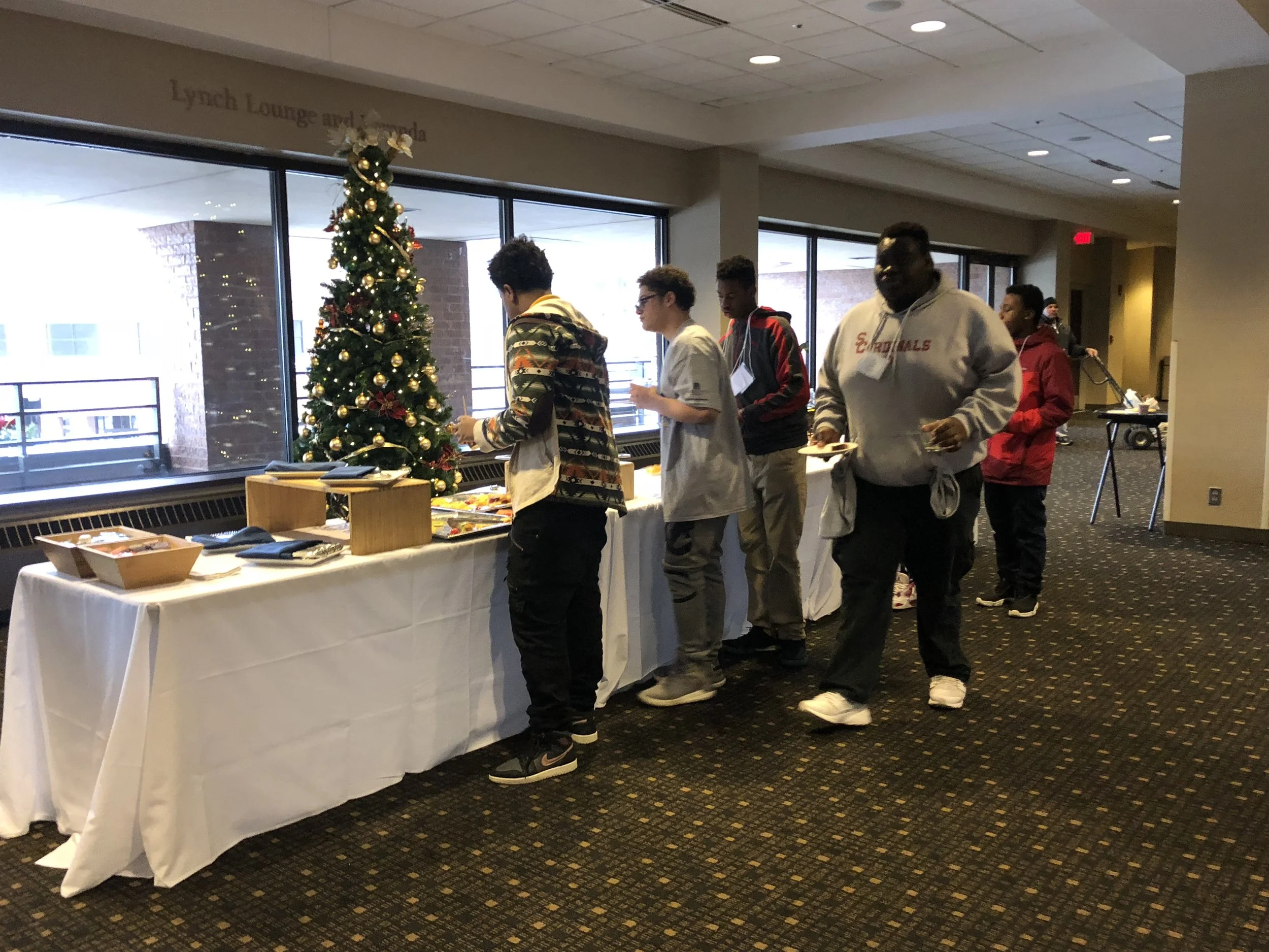 Students lined up to get breakfast. (Picture by Nyesha Stone)