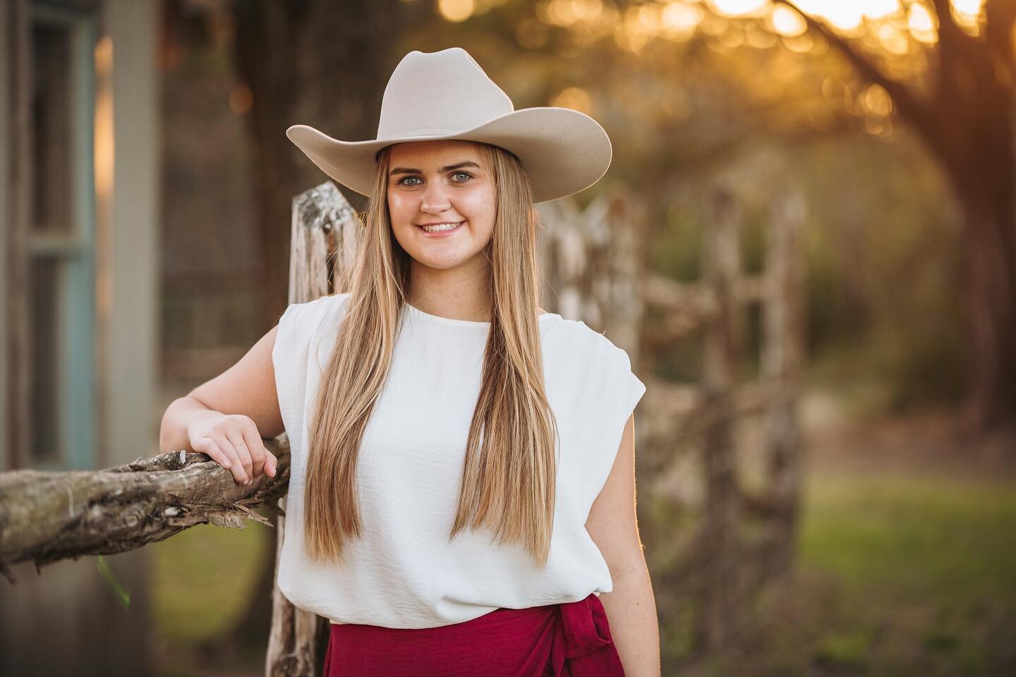 Excited for all of the senior sessions this spring! Throwback to this dreamy country session with Katelyn! 🤠☀️