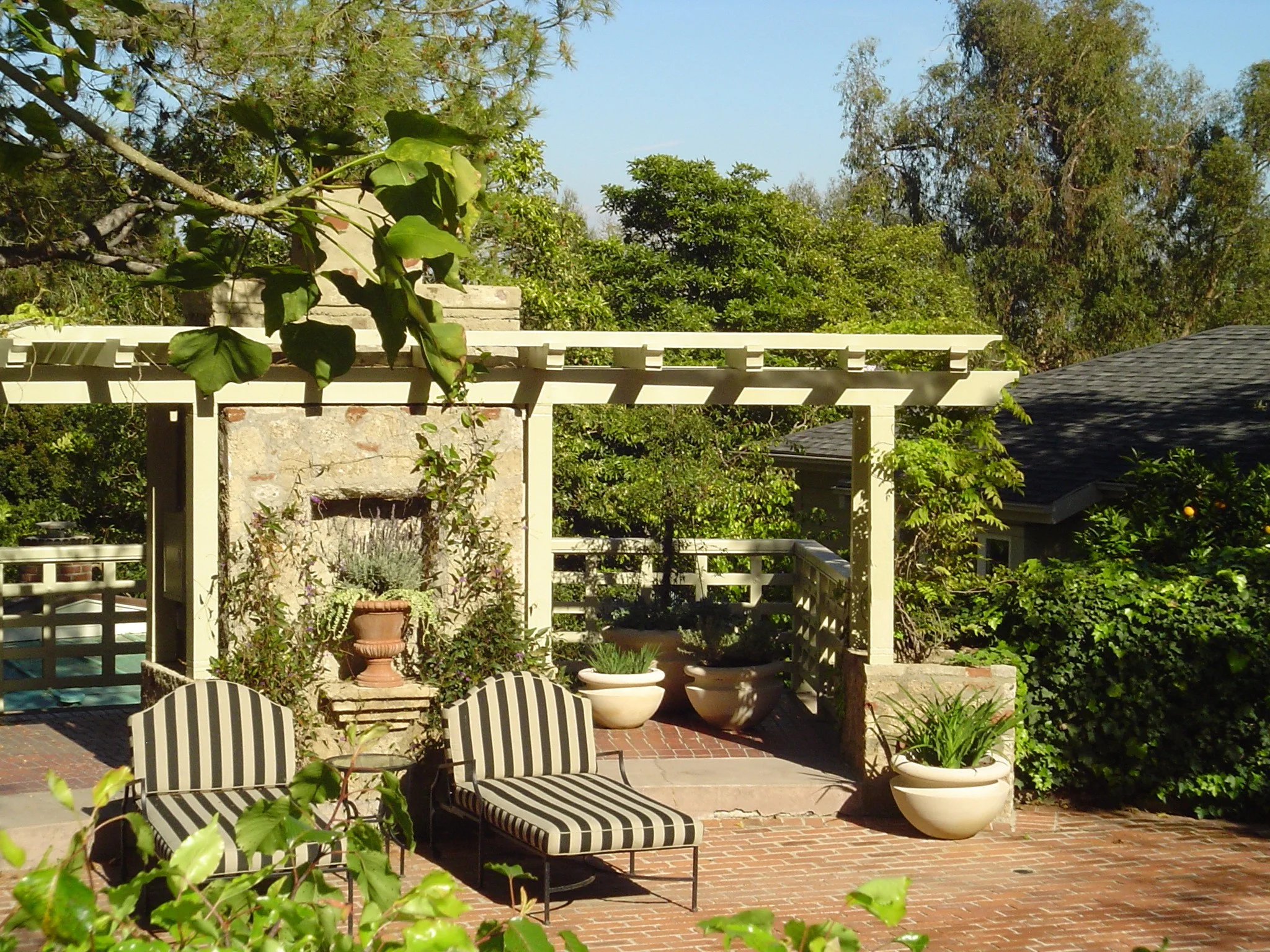 SmallResPoolTrellis.jpg