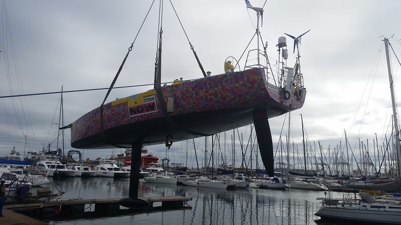 Lifting boat