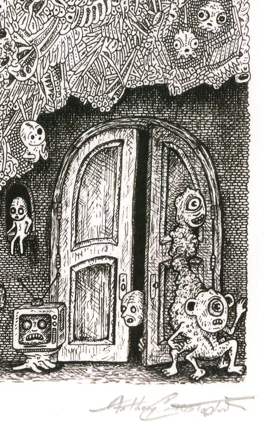 What's behind the door?_detail1.jpg