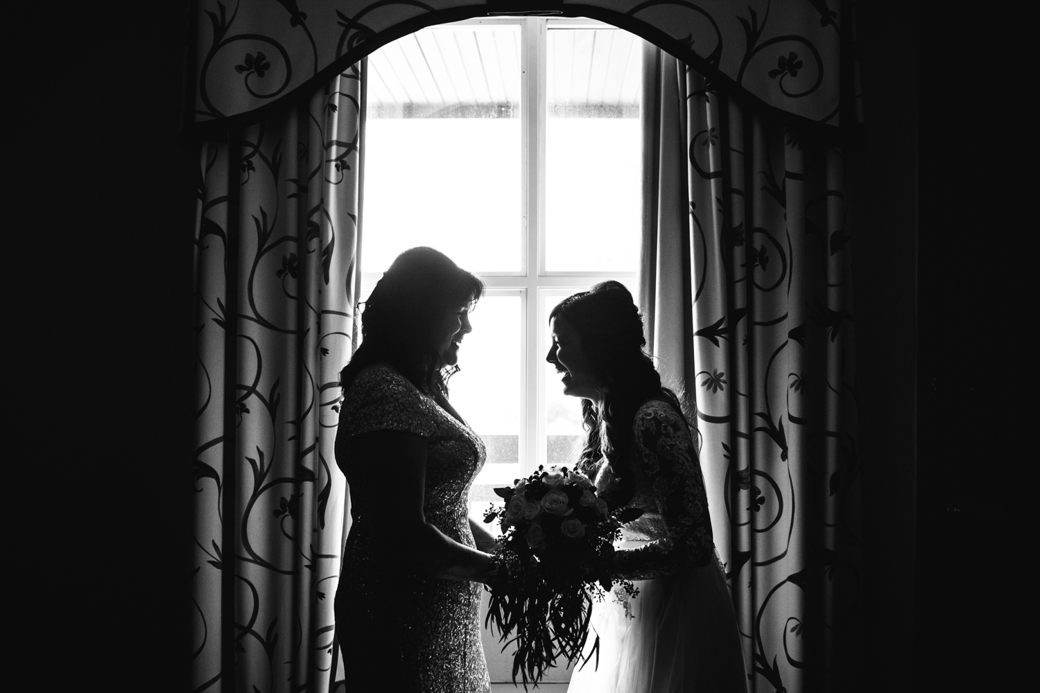 12.8.18 pittsbugh wedding photojournalism b&w -16.jpg
