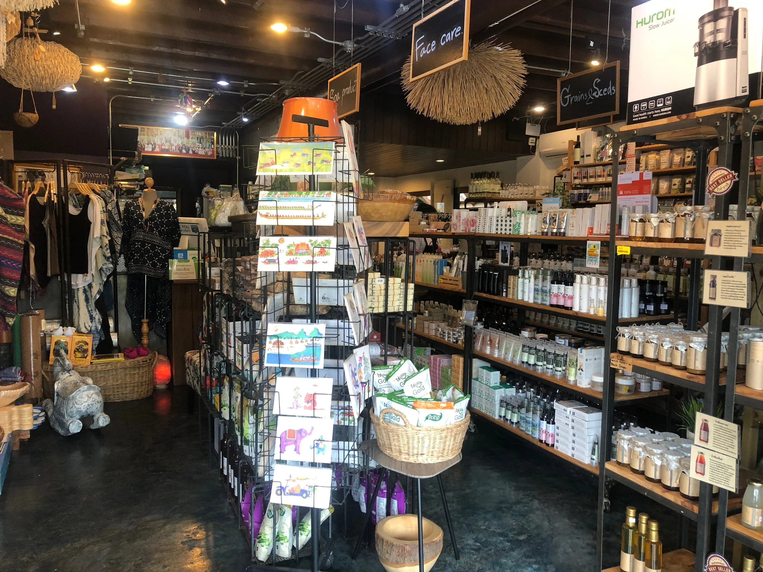 samui_health_shop_interior.jpg