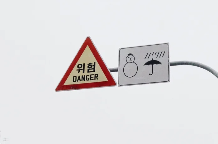 Snow in Seoul when spring in Osaka