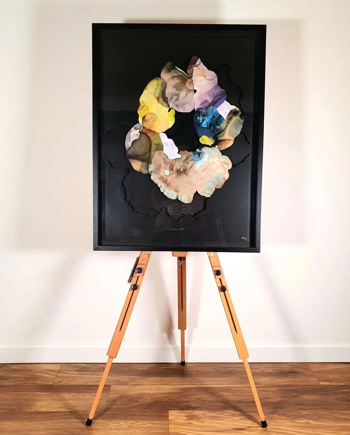 My artwork was commissioned by Park Hyatt, to be displayed in the Presidential Suite of their new hotel in London. I love the coloured background, something which will be reflected in my next collection of work (coming soon).

#newartists #artworkfea