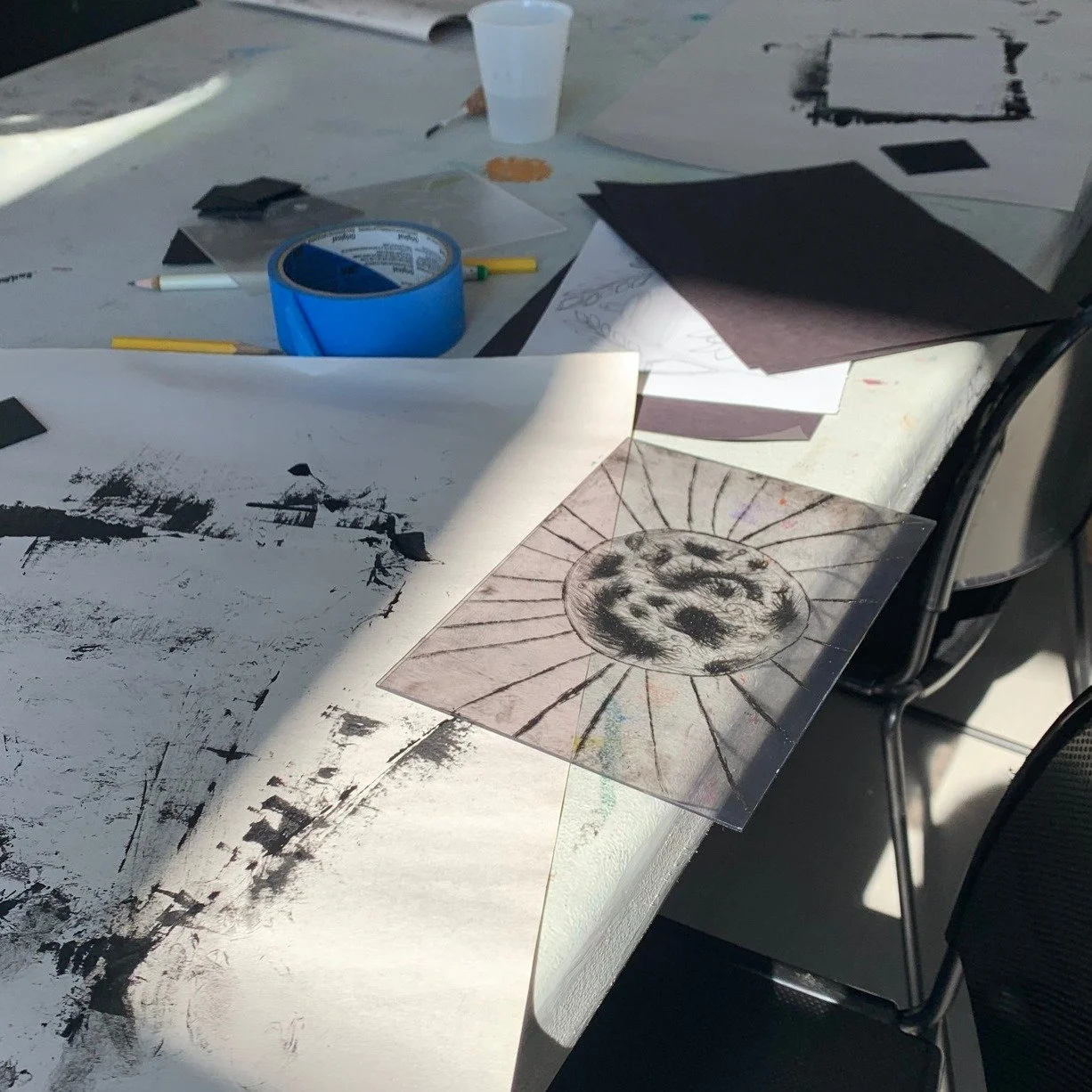 PRINTMAKING FOR KIDS! ๐ผ Discover the simplicity of drypoint, and easily turn drawings or photos into crisp prints. Bring in your own source material, choose from ours, or create your composition on the spot. Scratch into plexi and ink away! Recommen