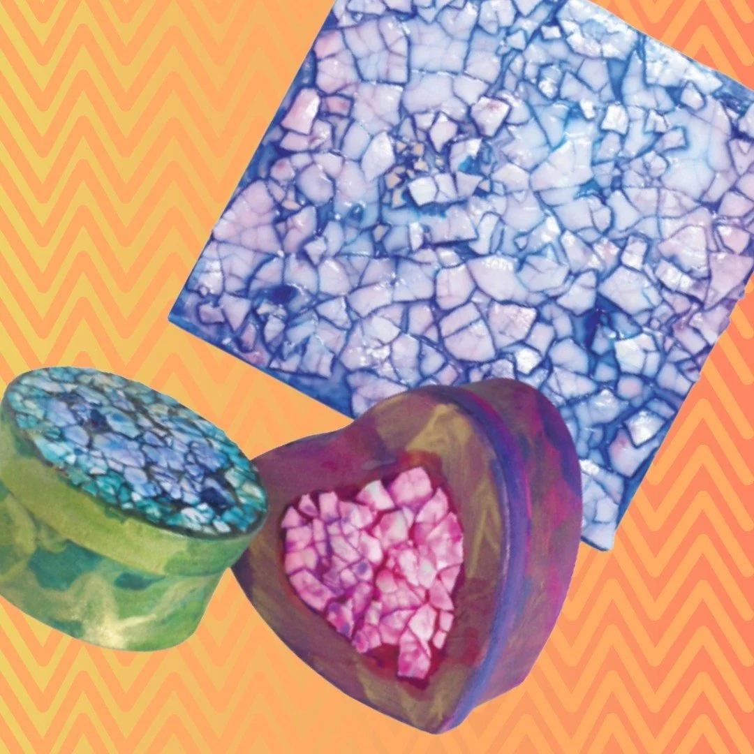 Join us for a Saturday morning πΉ ARTBAR this weekend on π November 1st at 10am! Enjoy a beverage while creating magnificent mini boxes covered in brilliant, crackled eggshells. Join us after breakfast, or feel free to bring your brunch with you!
R