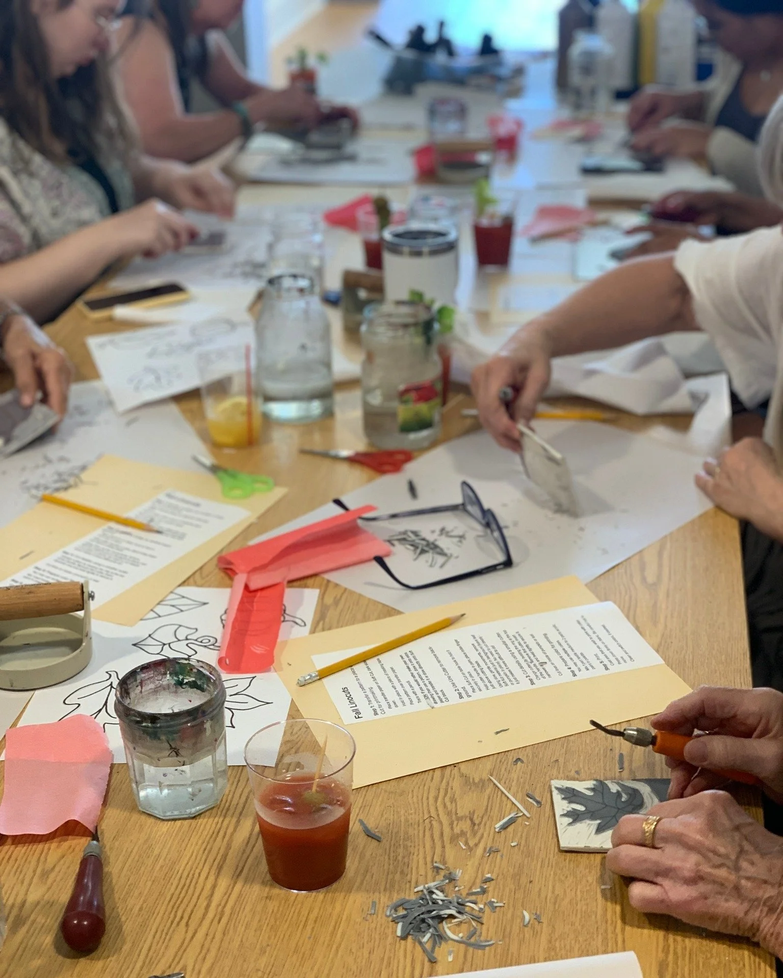 Join us for our next πΉ ARTBAR this π Saturday, November 1st at 10am! Enjoy a beverage while creating magnificent mini boxes covered in brilliant, crackled eggshells. Join us after breakfast, or feel free to bring your brunch with you! 
Register to