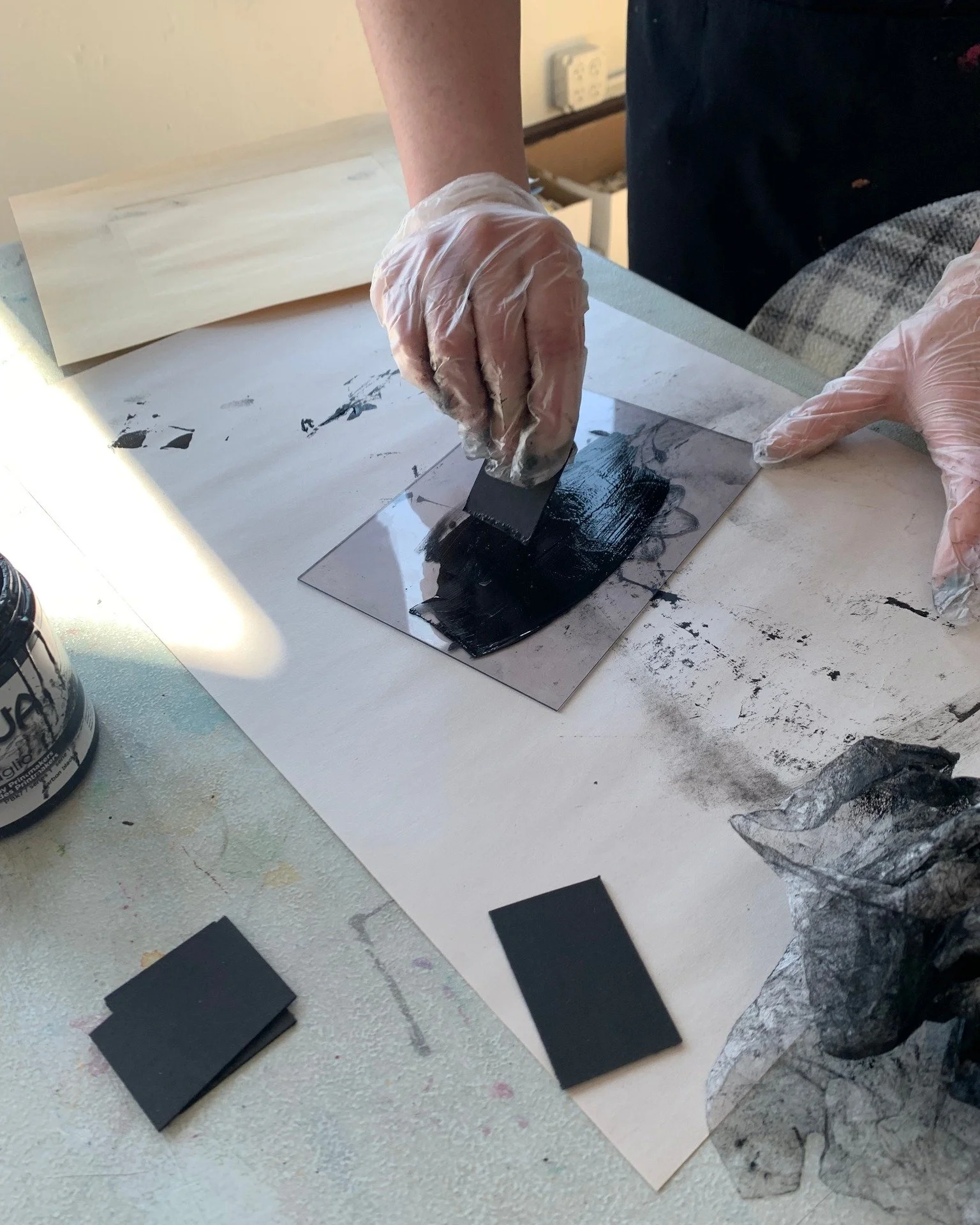 πΌ Join us on SATURDAY, NOV. 8 and d iscover the simplicity of drypoint! Easily turn drawings or photos into crisp prints. Bring in your own source material, choose from ours, or create your composition on the spot. Scratch into plexi and ink away!