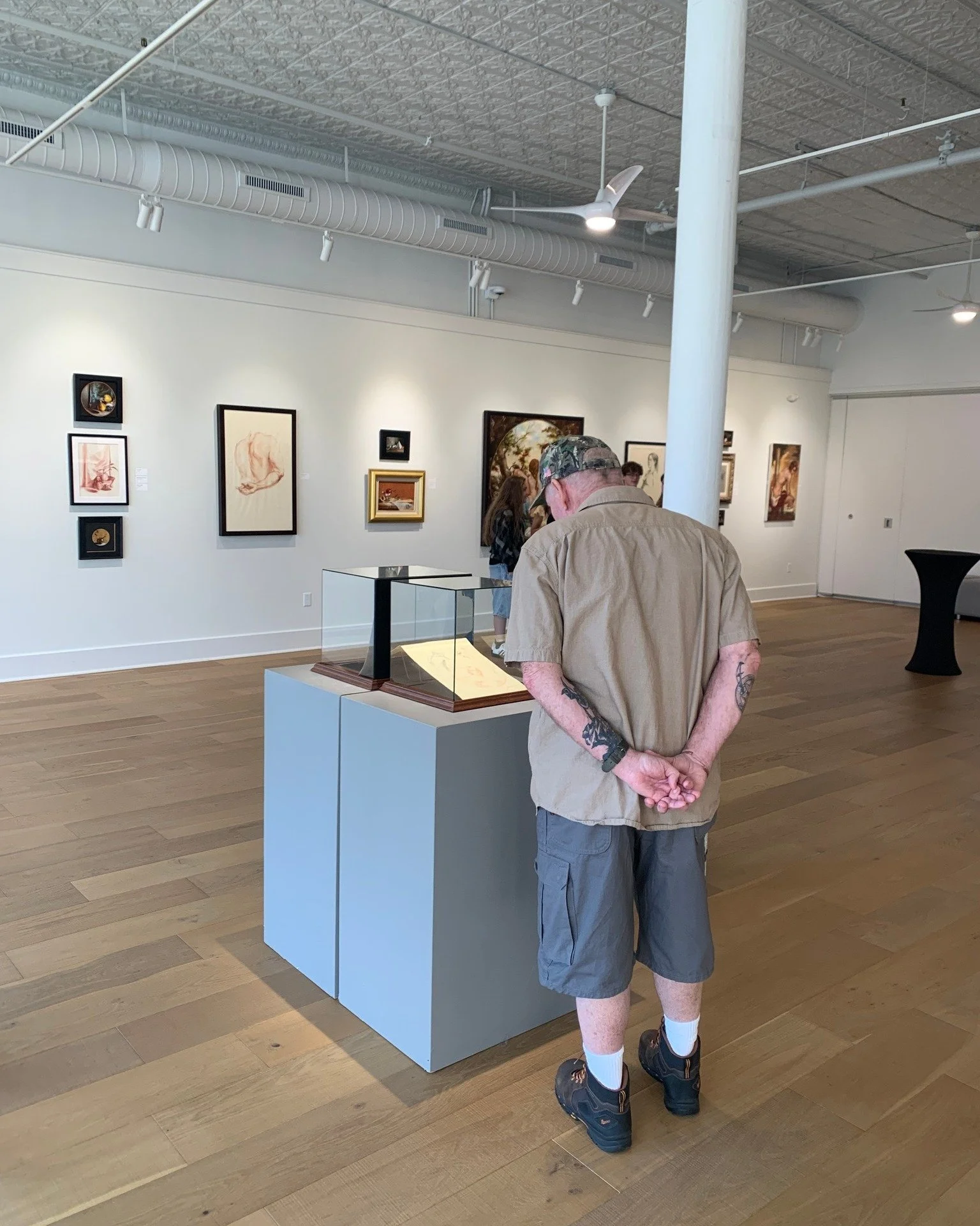 Here's everything we've got going on at the Arts Center this week 👇

✨ EXHIBITIONS ✨
🖼 Jenny Chi: Renaissance Atlas is on view now through November 15. Free + open to the public!

✨ EVENTS + WORKSHOPS ✨
🎨 Intro to Wheel-Throwing with Janis Mars Wu