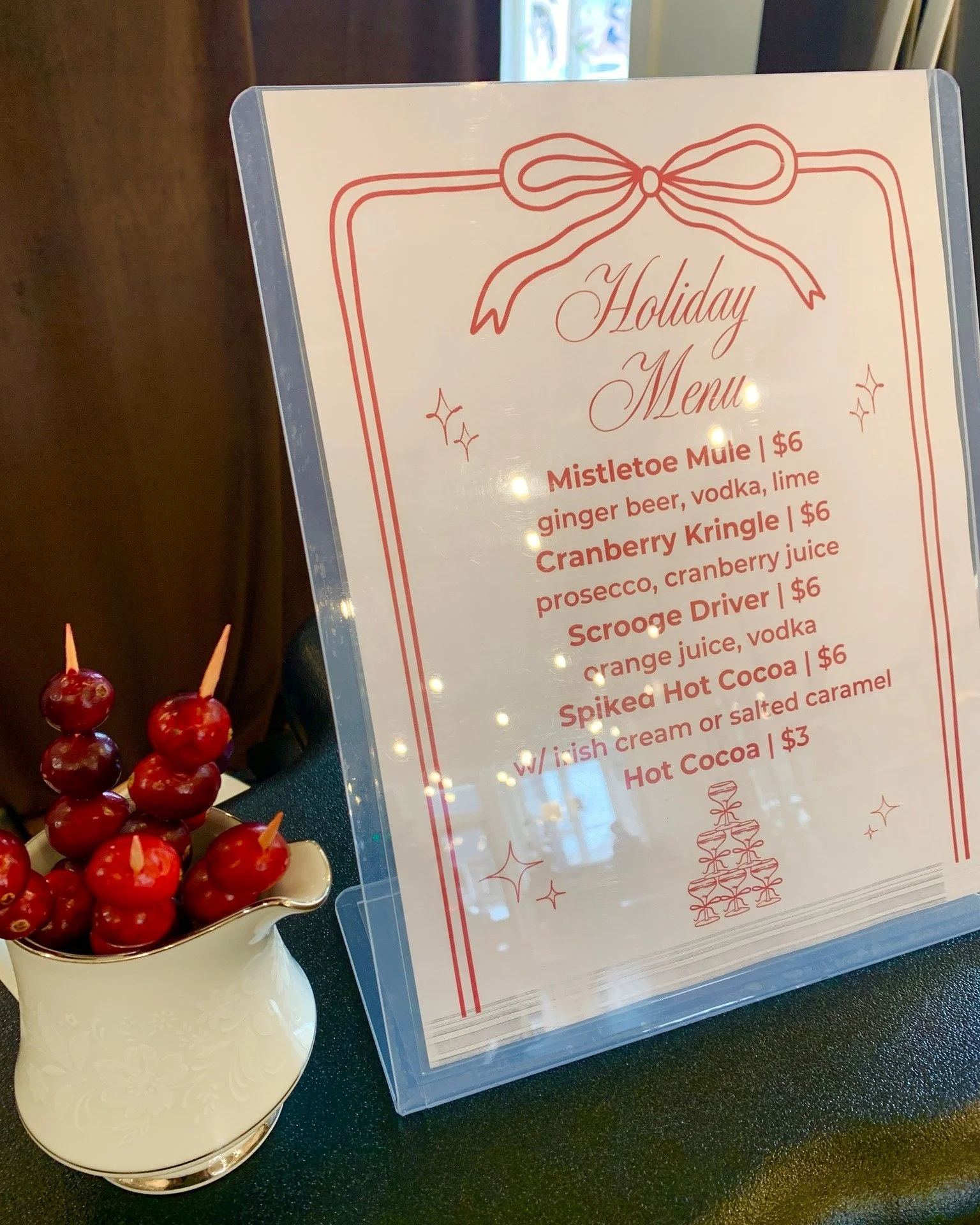 Join us TODAY! ❄ We've got some fun + festive activities at the arts center for you from 10am-3pm during 🎄 Seminary Street's Holiday Open House (Saturday, December 6th). 

🔴 ArtBar + Festive drinks for purchase until 12pm
🔴 Kids drop-in activity a