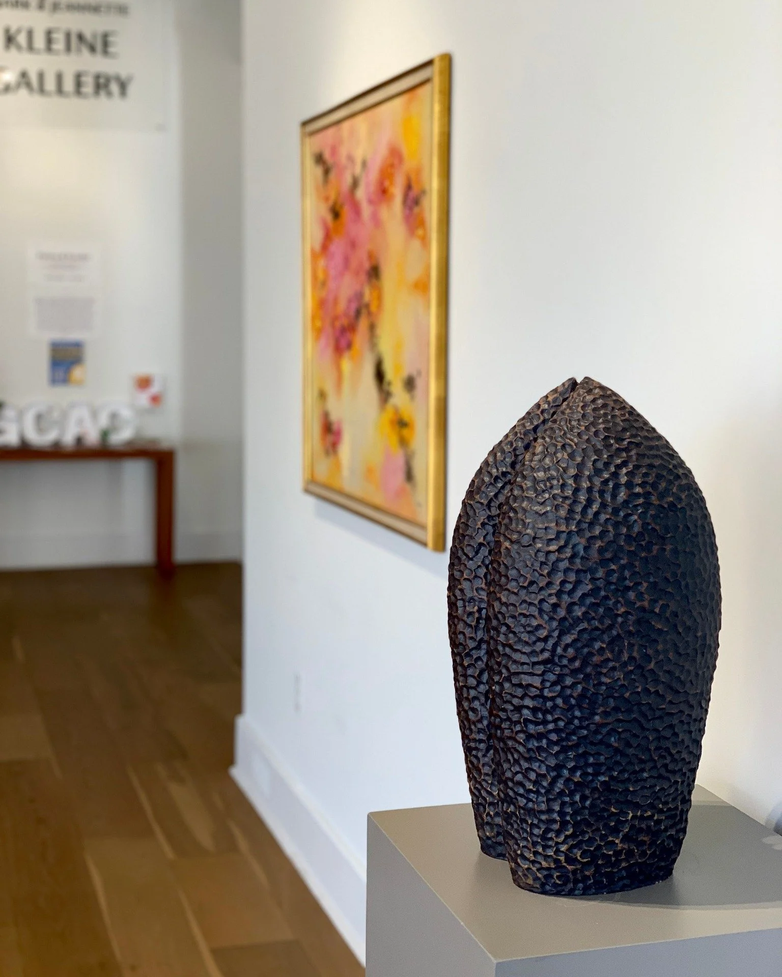 Here's what we've got going on at the Arts Center this week 👇

✨ EVENTS + WORKSHOPS ✨
🎨 FREE Drop-in kids' art activity during open hours (11-4 Tues-Fri, 10-3 Saturday);
🖌 Need to finish glazing one of your ceramic pieces? Stop in anytime this wee