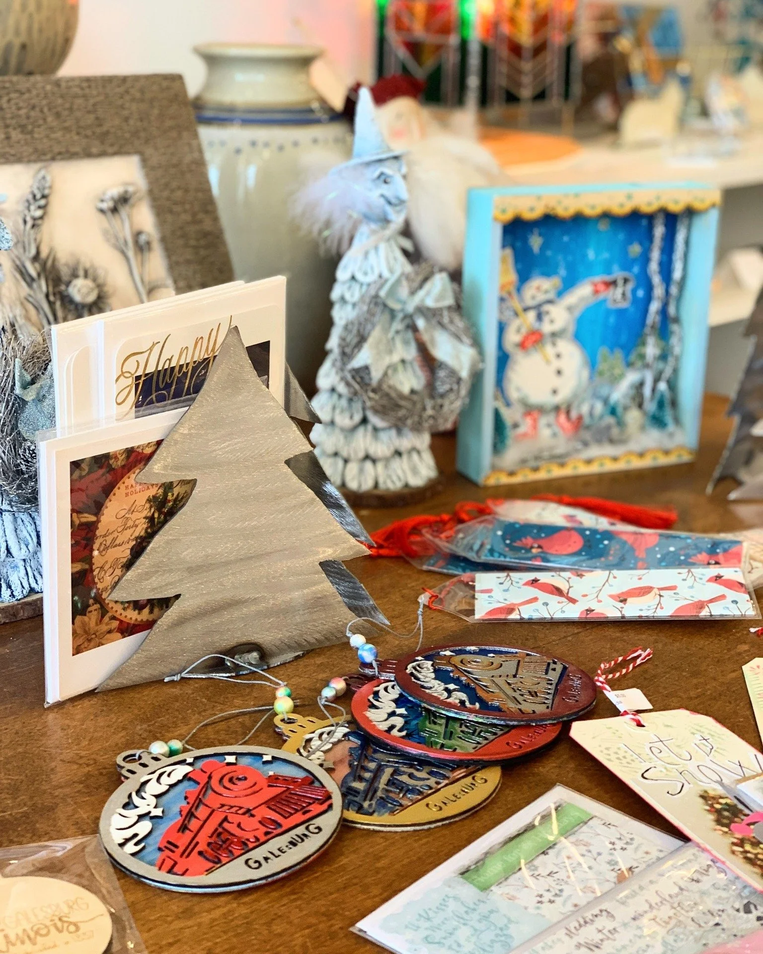Still looking for a special gift for your friends, family, or loved ones this holiday? 🎁 Stop by the arts center gift shop to browse cards, ornaments, jewelry, original paintings and drawings, ceramic items, knitwear, stained glass, and more! All ha