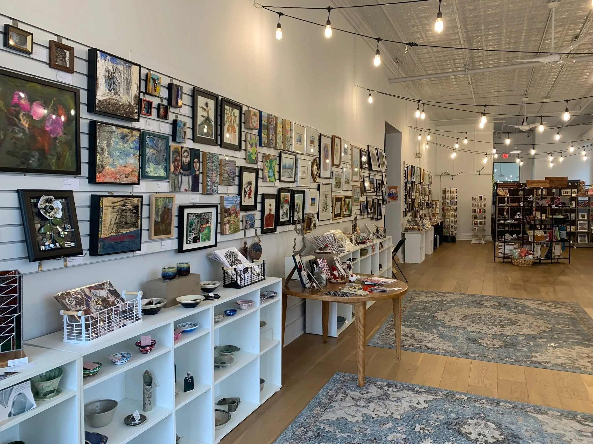 Happy new year from the Arts Center! Here's what we've got going on this week 👇

✨ EVENTS + WORKSHOPS ✨
🎨 FREE Kids' Art Month Sessions this WED (1/7) from 4-6pm and SAT (1/10) from 10am-12pm!
📸 GCAC Photo Club will meet this SAT (1/10) at 1pm. Fr