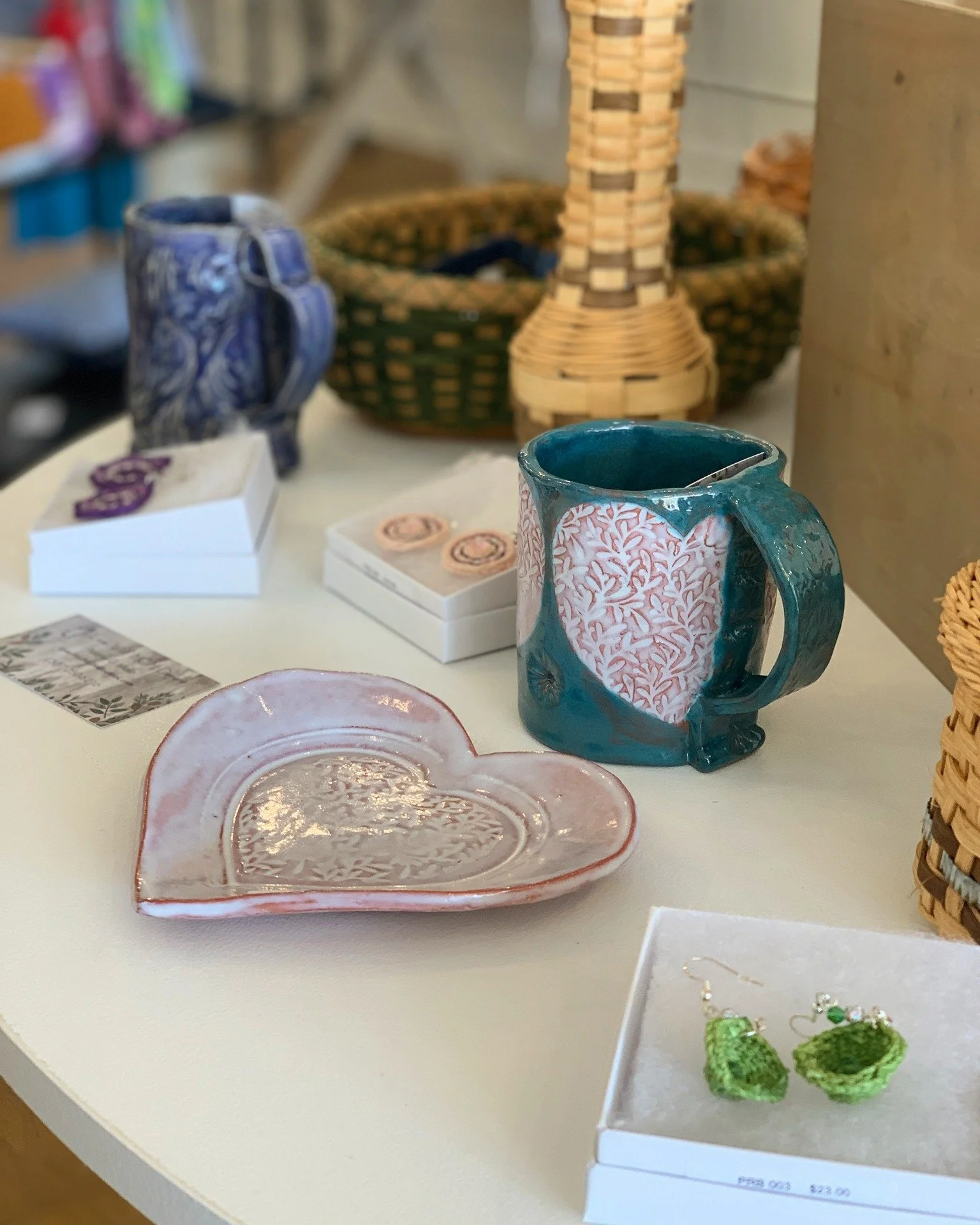 Here's what's happening at the arts center this week 👇

✨ EVENTS + WORKSHOPS ✨
🎨 FREE Kids' Art Month Sessions (only 2 more sessions to go!)
🎨 WED (1/28) from 4-6pm: Graphic Design
🎨 WED (2/4) from 4-6pm: Music, Rhythm, and Sound Design

🛍 Our G