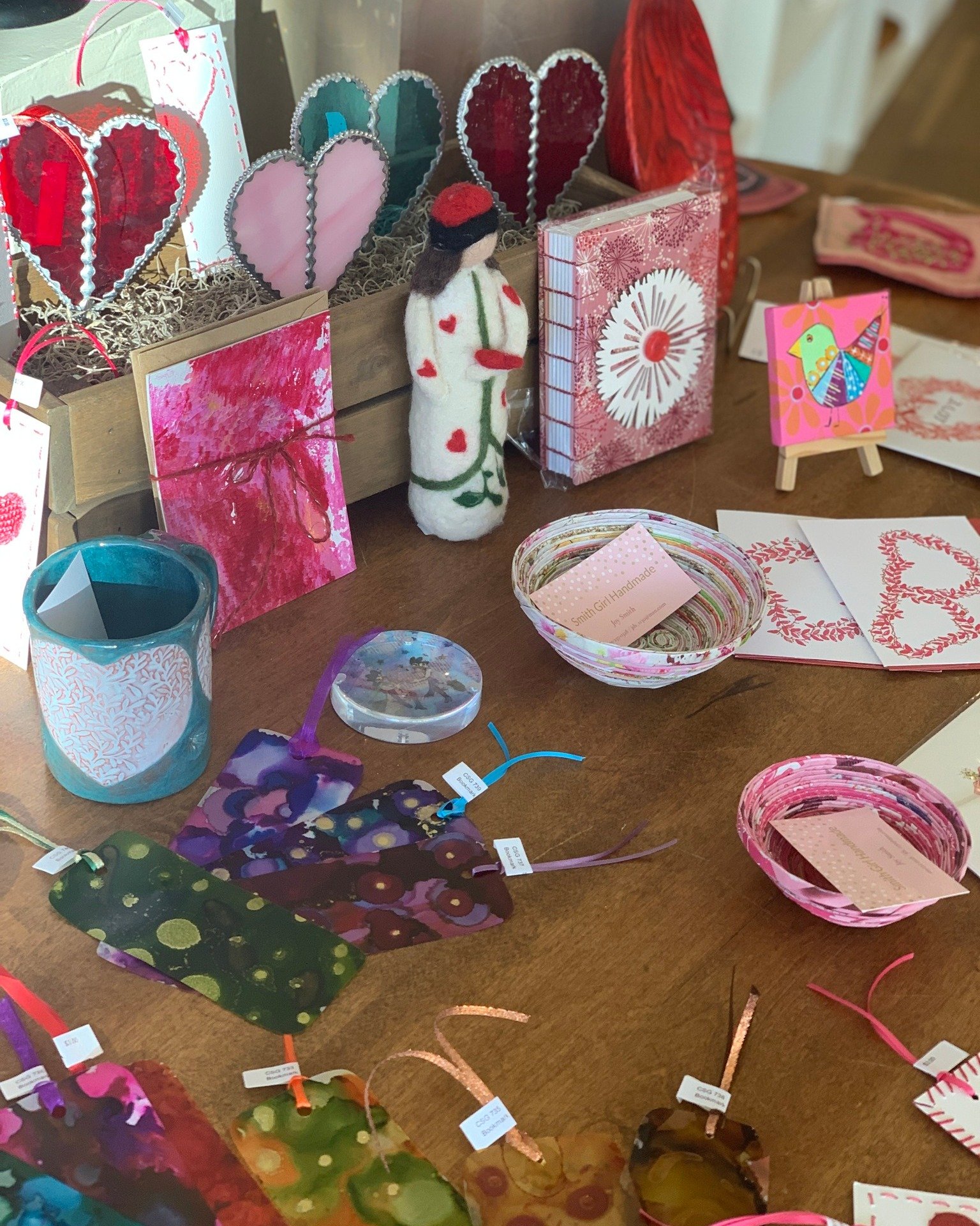 Don't forget to take advantage of our 🚨 VALENTINE'S DAY SALE! Stop in on any of the upcoming Wednesdays or Saturdays through Valentine's Day to enjoy 💞 14% OFF your arts center gift shop purchase! (May not be combined with member discount.)

🌹 Val