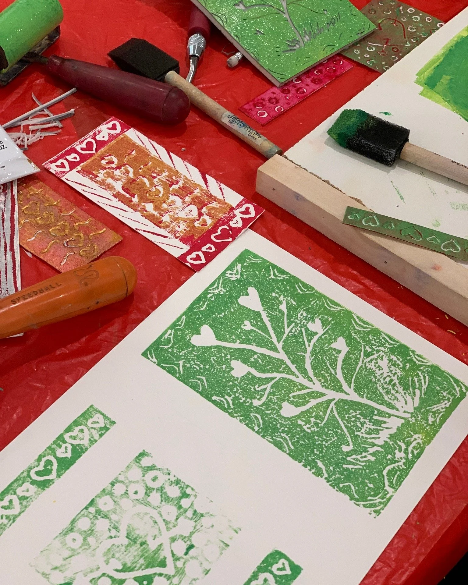 Wishing everyone very full 💞 🎨 heARTs this 🌹 Valentine's Day! Thank you for coming out to our Valentine's Day Printmaking ArtBar last night, and for stopping by the 🖼 Kids' Art Month Reception this morning.

We LOVE our community, and we LOVE the