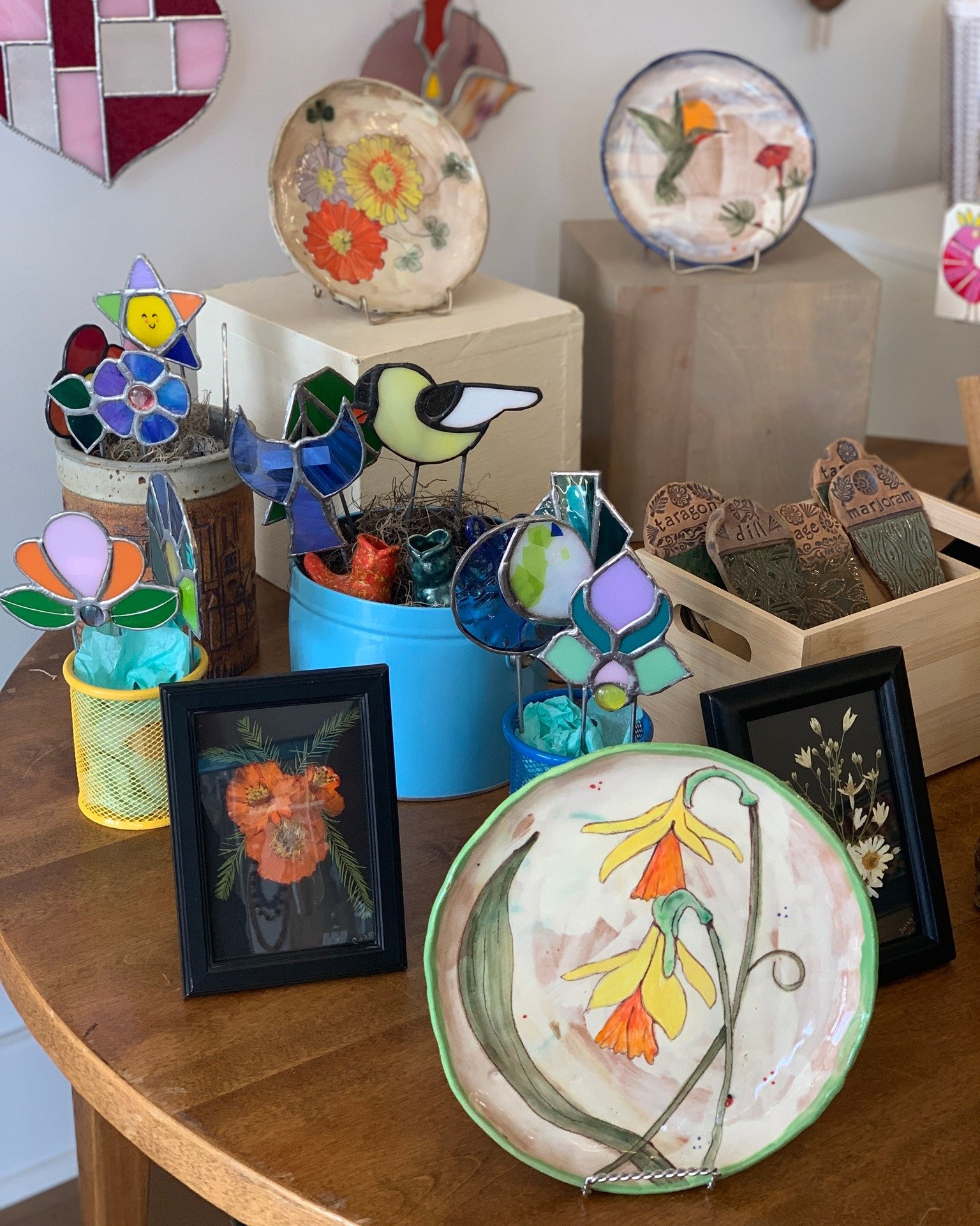 Looking for an artsy way to spend Mother's Day Weekend? Stop by the arts center to shop or create! ✨

Shop hundreds of hand-crafted items in our gift shop (all made by local or regional artists). Or, sign up for 🎨 Acrylic Birds + Flowers with Karen 