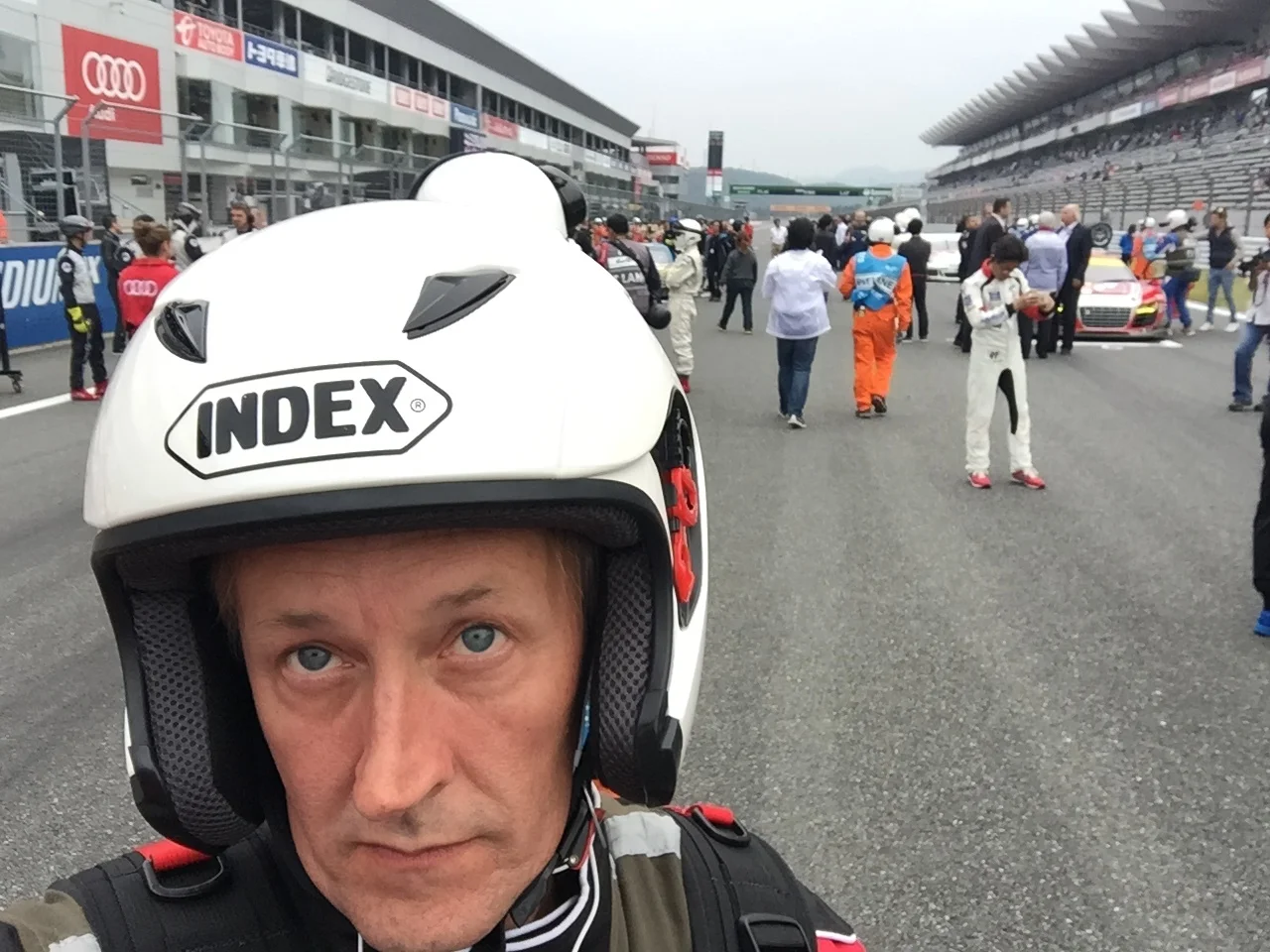  Nothing like shooting in the pits to make you want to get a full wireless set up. 