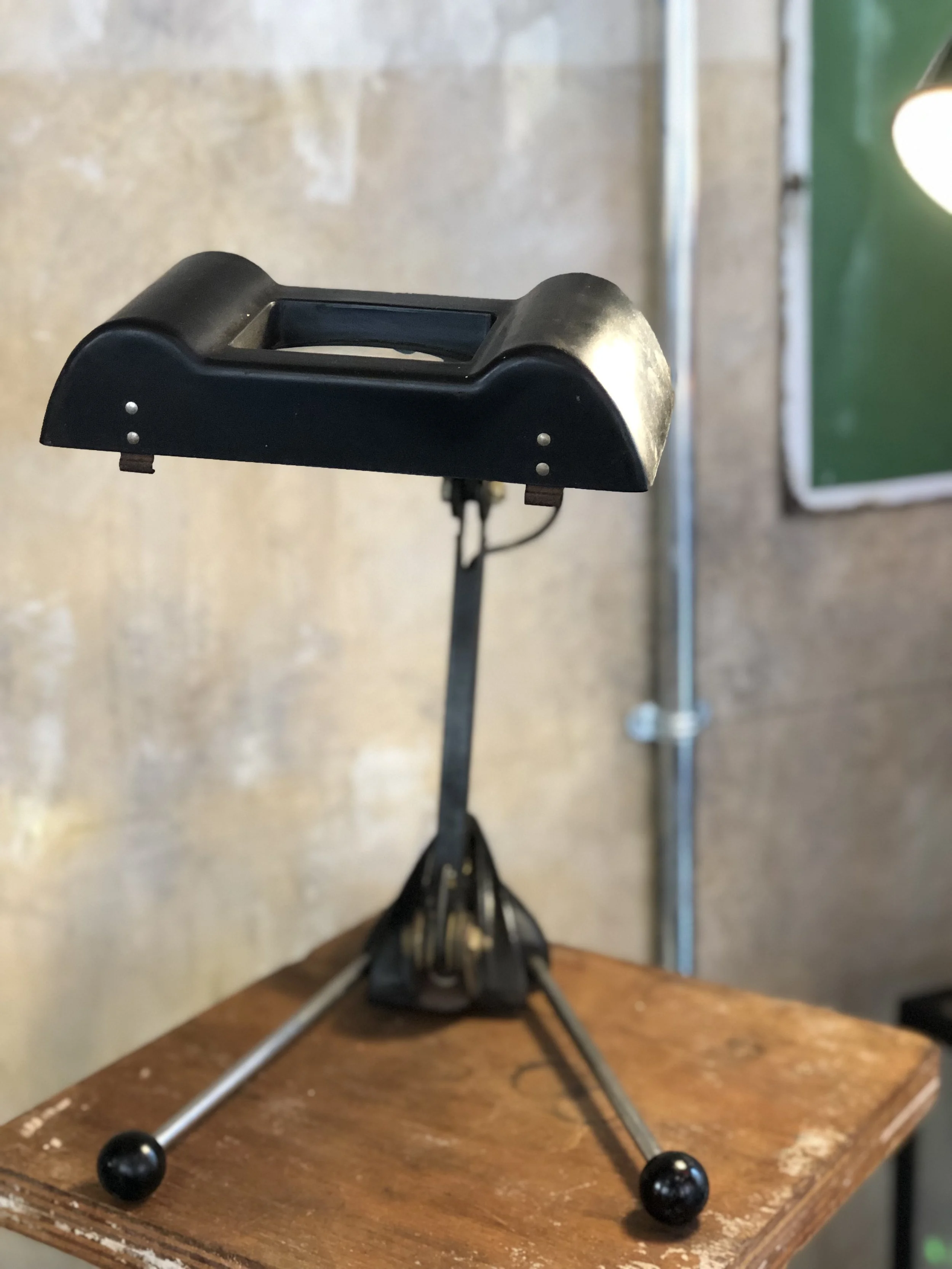 EDL Magnifying Lamp