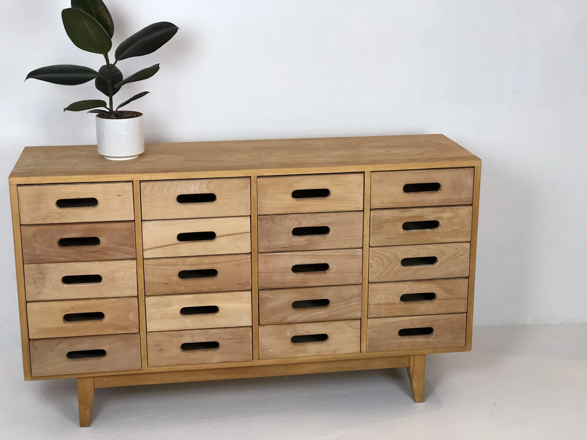 esavian chest of drawers