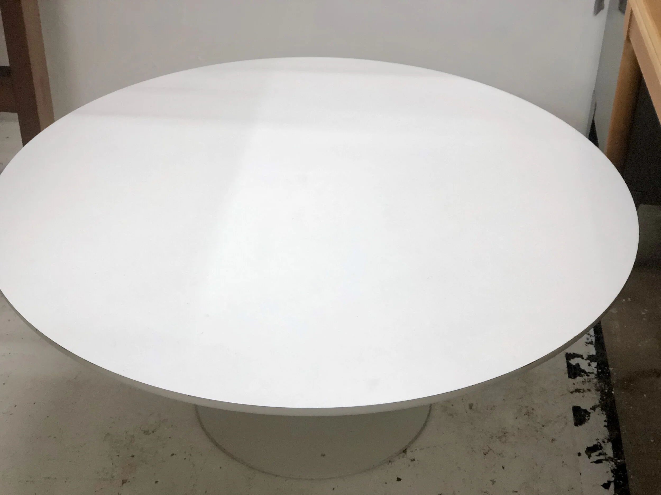 Arkana White Tulip Coffee Table 1970s