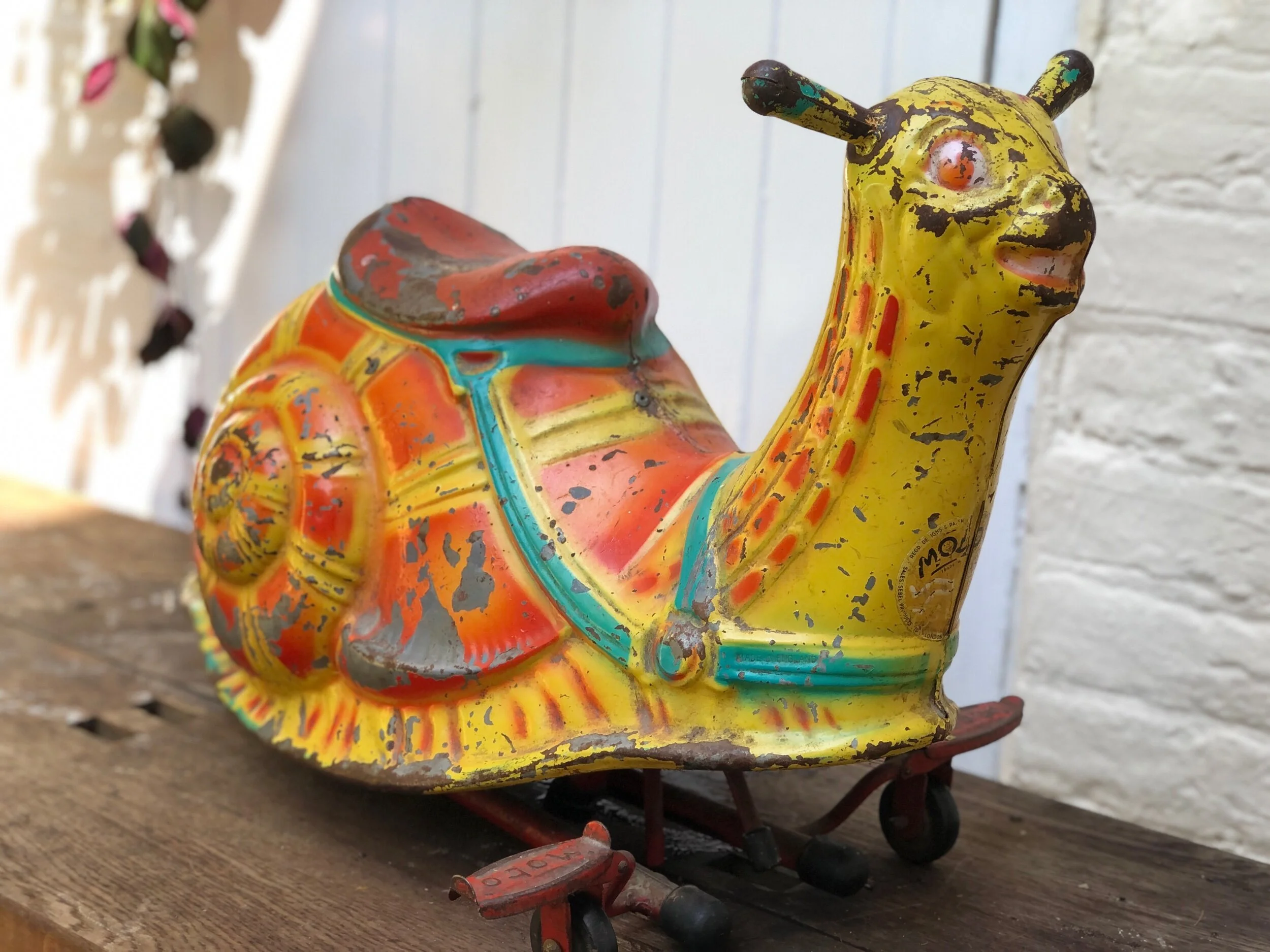 1950s Mobo Walking Snail
