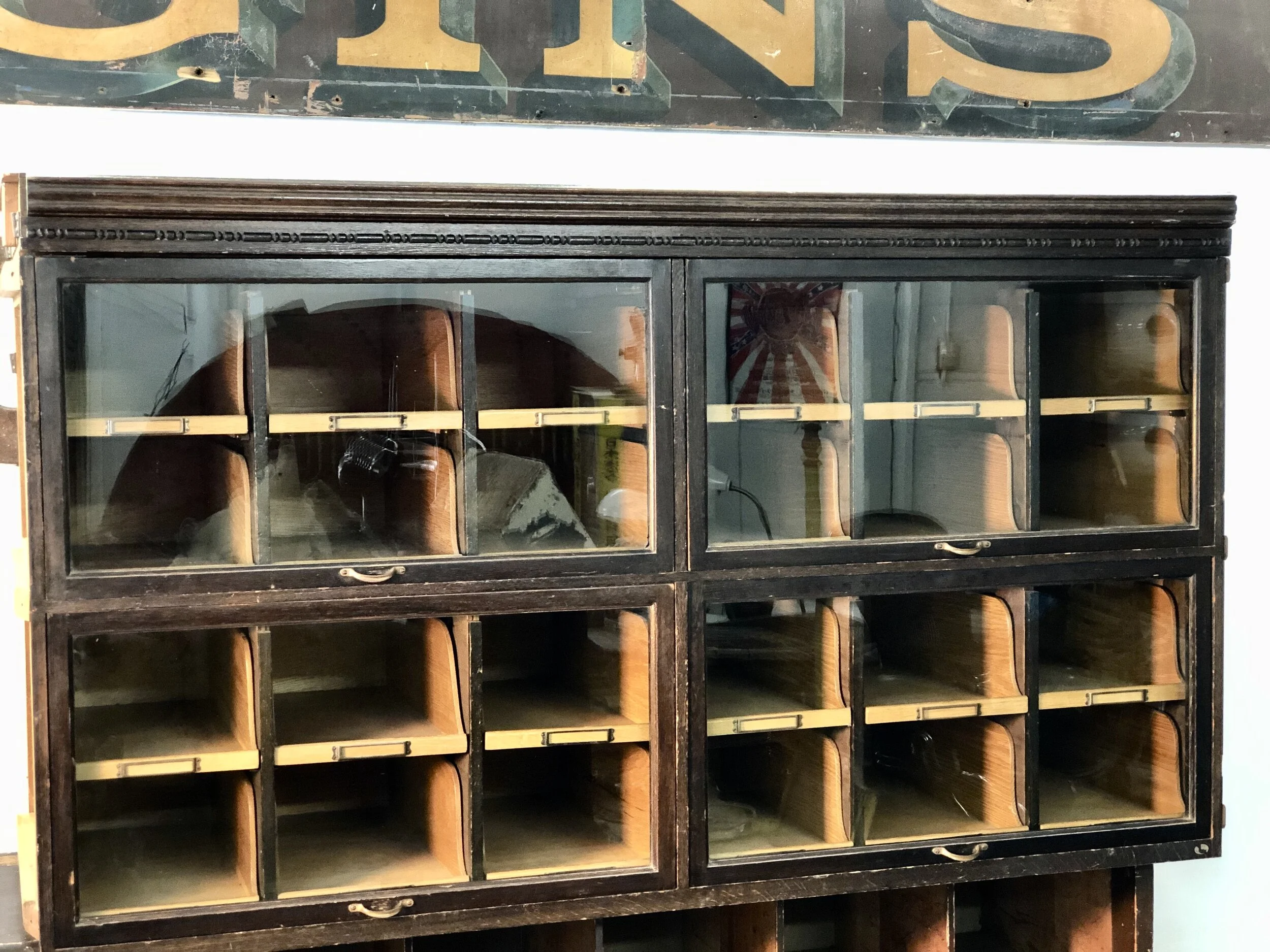 Shop Fitting Unit