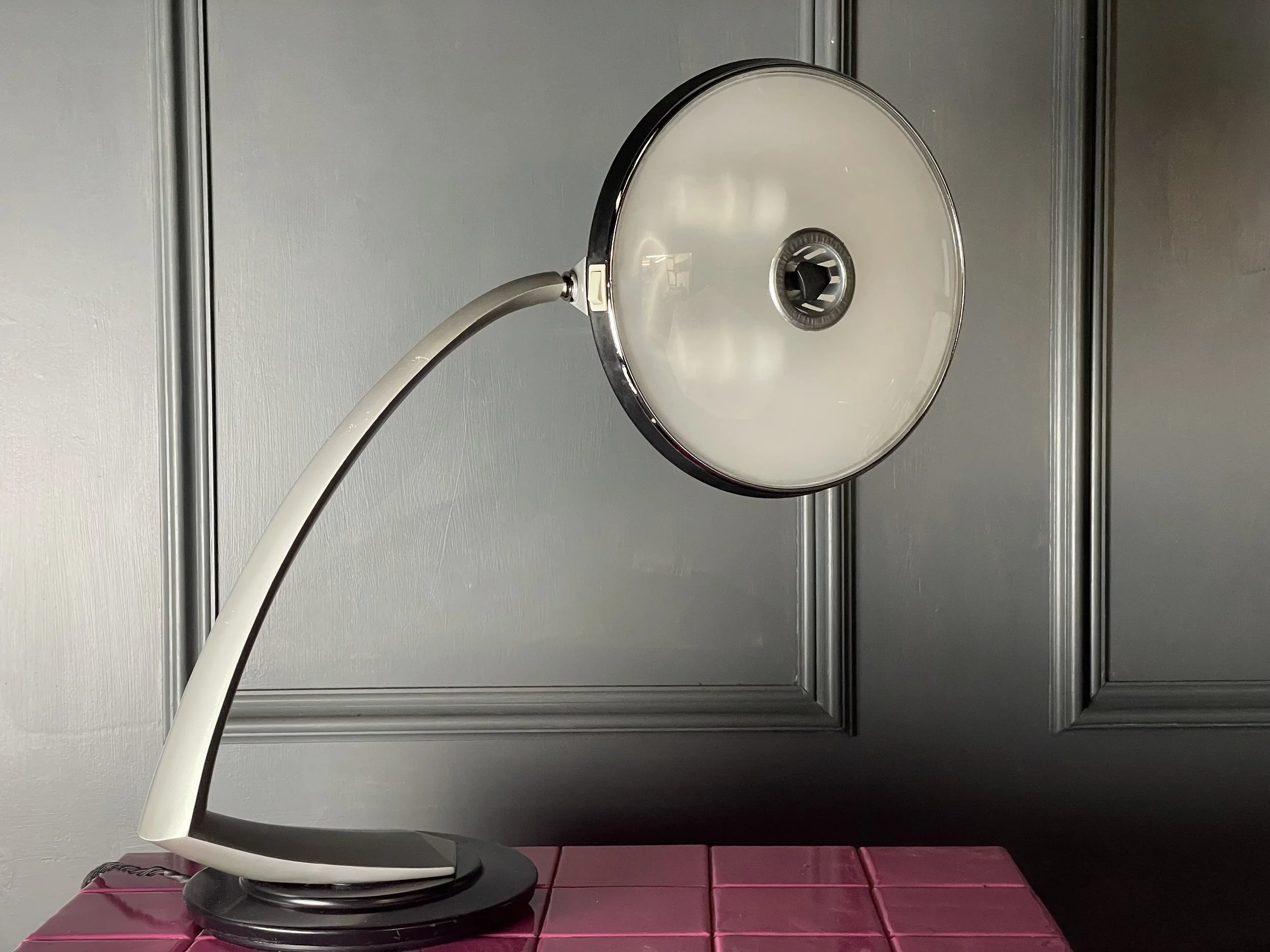 Fase Boomerang Desk Lamp