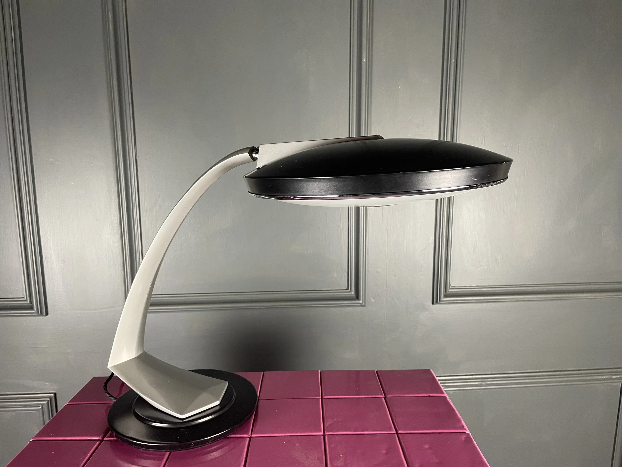 Fase Boomerang Desk Lamp