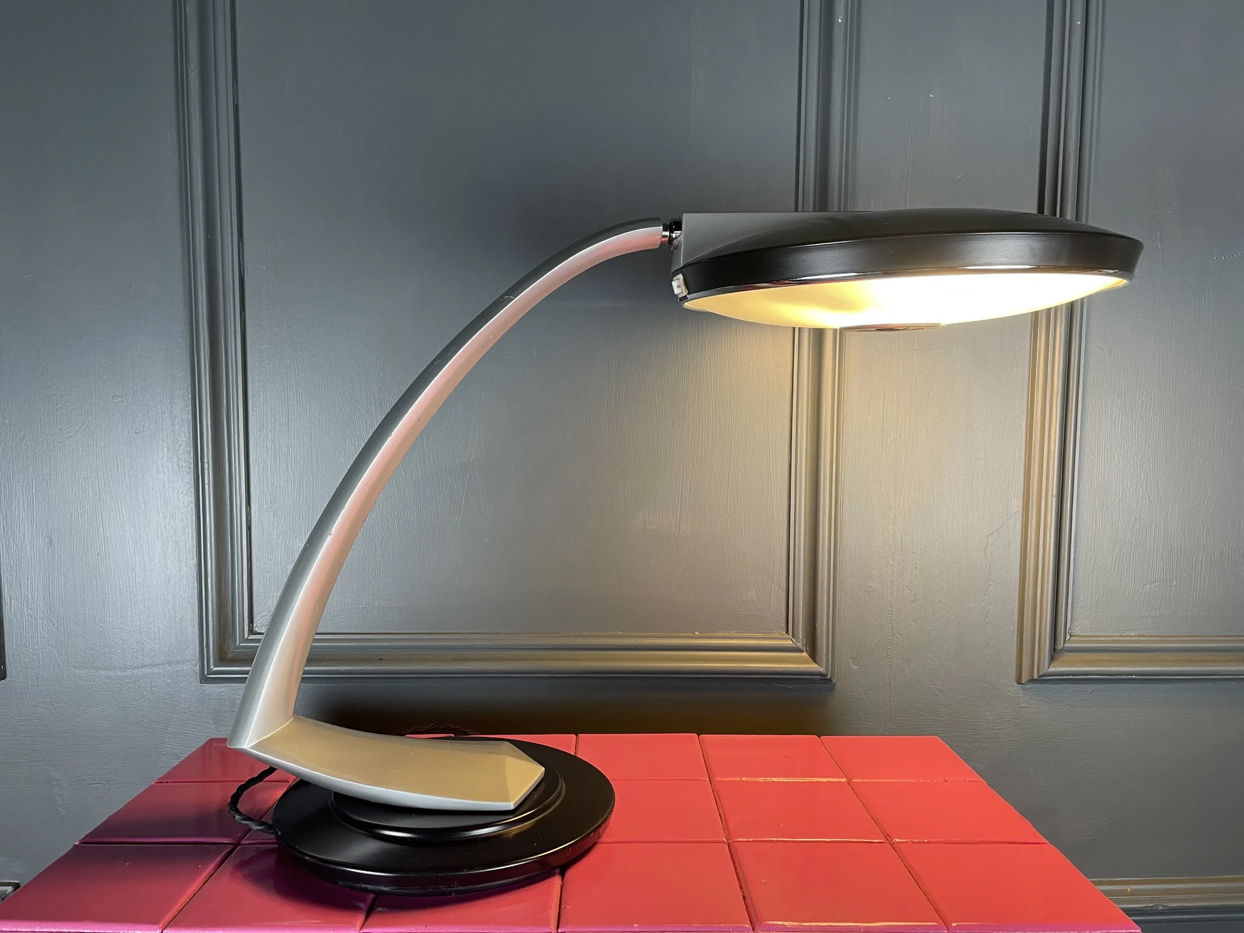 Fase Boomerang Desk Lamp