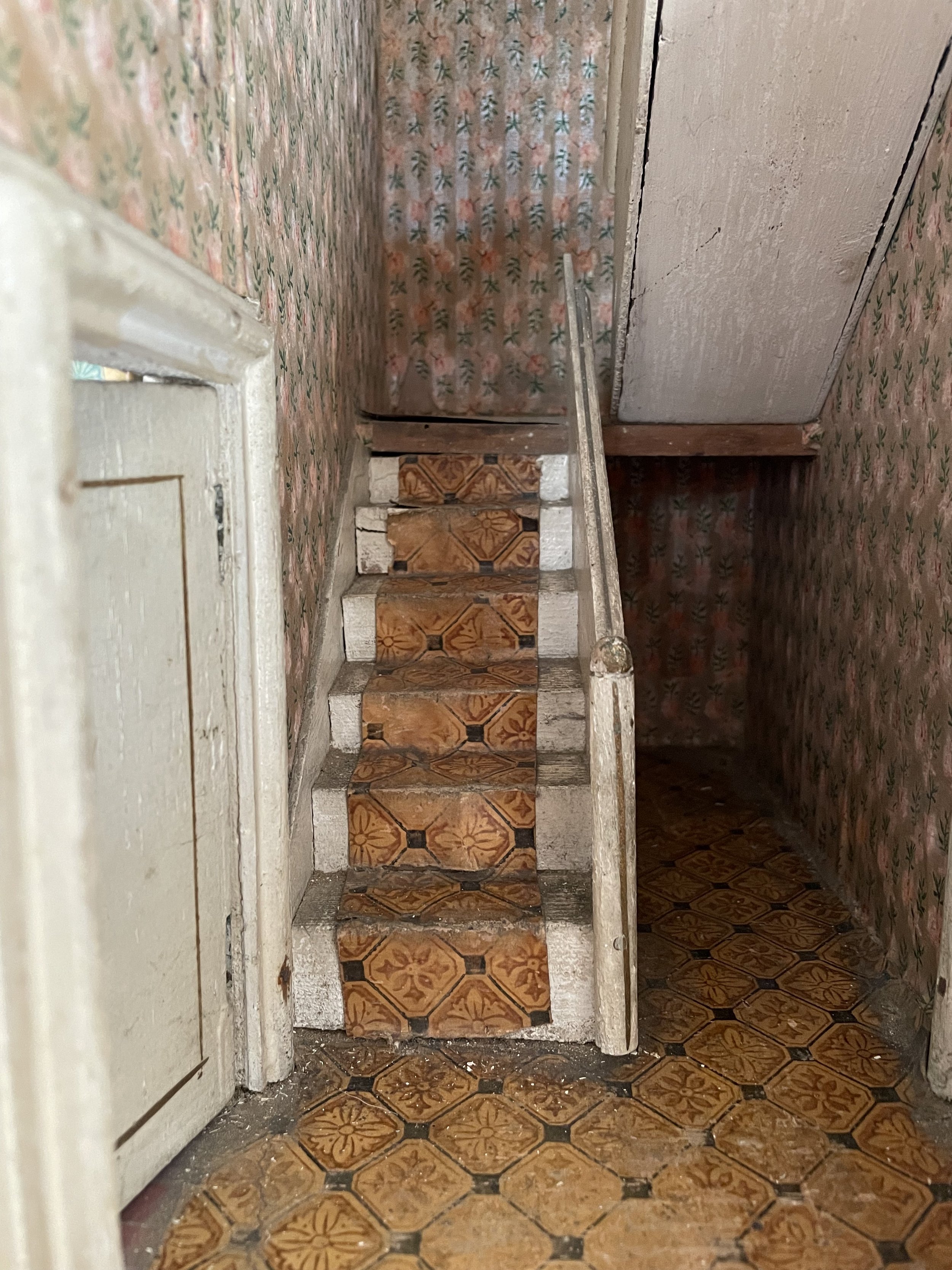 G & J Lines Ltd Dolls House, English 1909