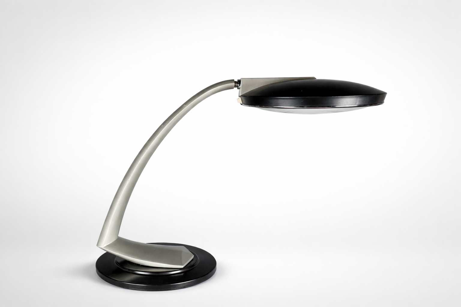Fase Boomerang Desk Lamp