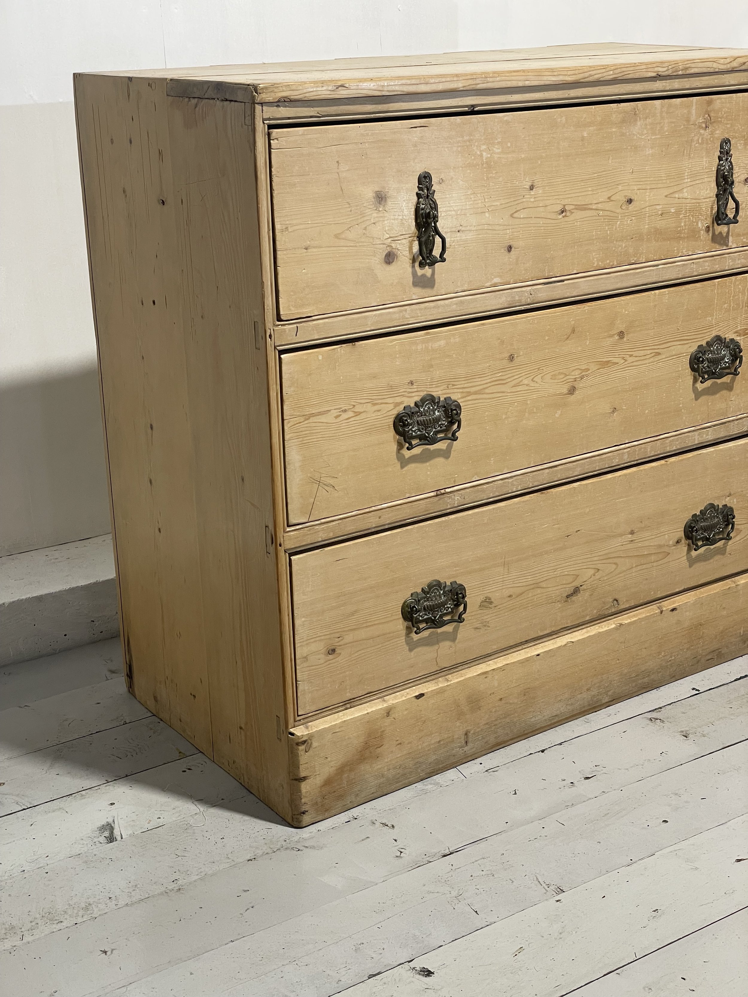Pine Chest of Drawers
