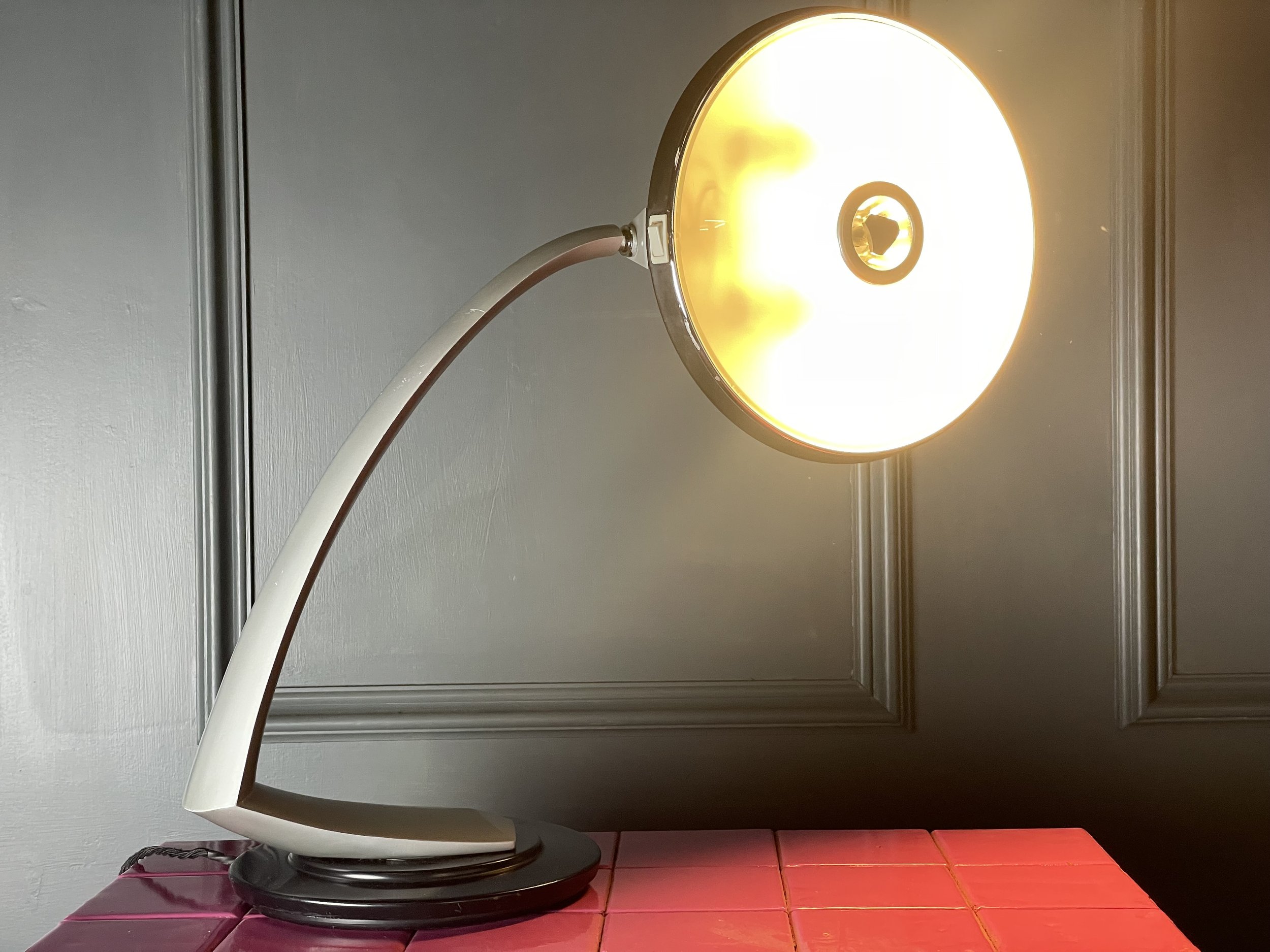 Fase Boomerang Desk Lamp