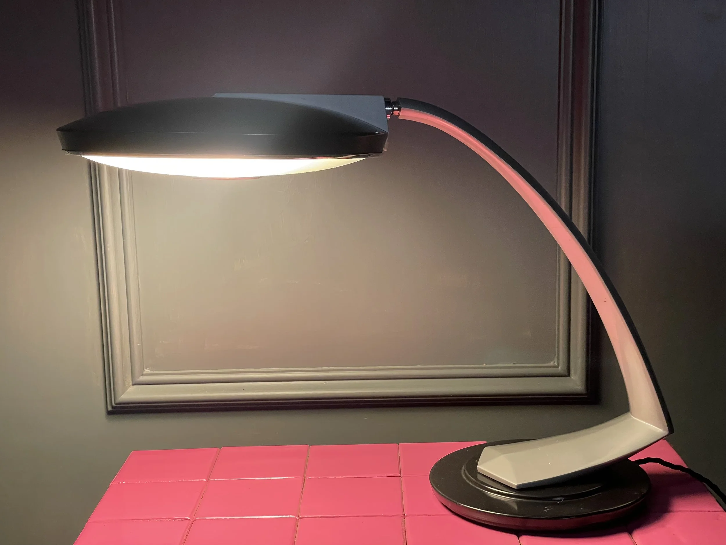 Fase Boomerang Desk Lamp