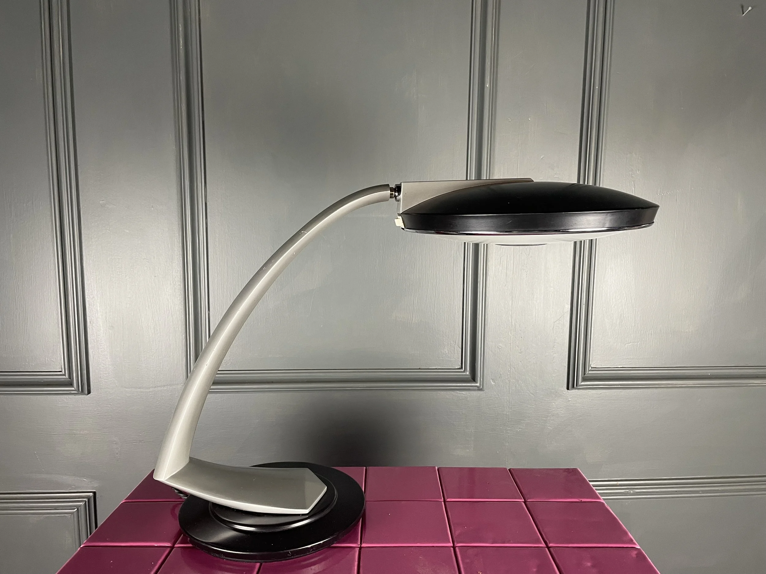 Fase Boomerang Desk Lamp
