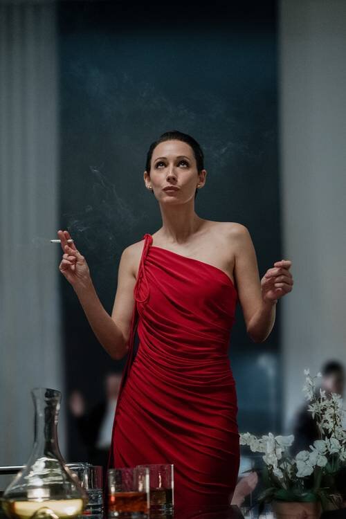 Elsa Peretti, played by Rebecca Dayan, was a model and muse to Halston and has one of the best wardrobes of the series