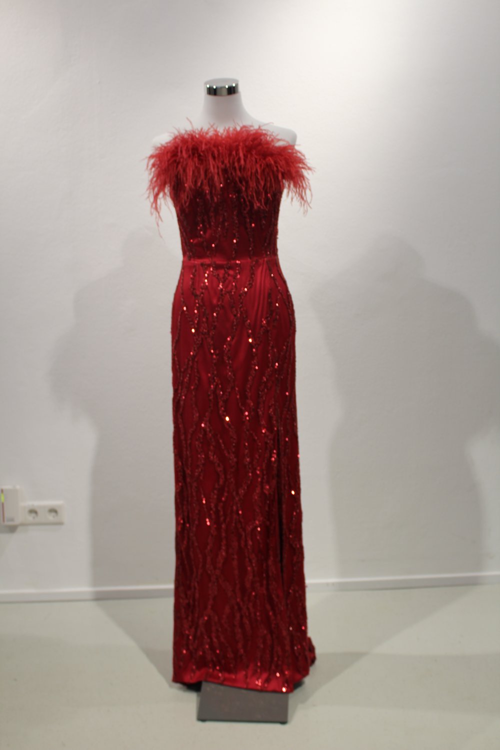 AFG - Red feathers dress — Runway