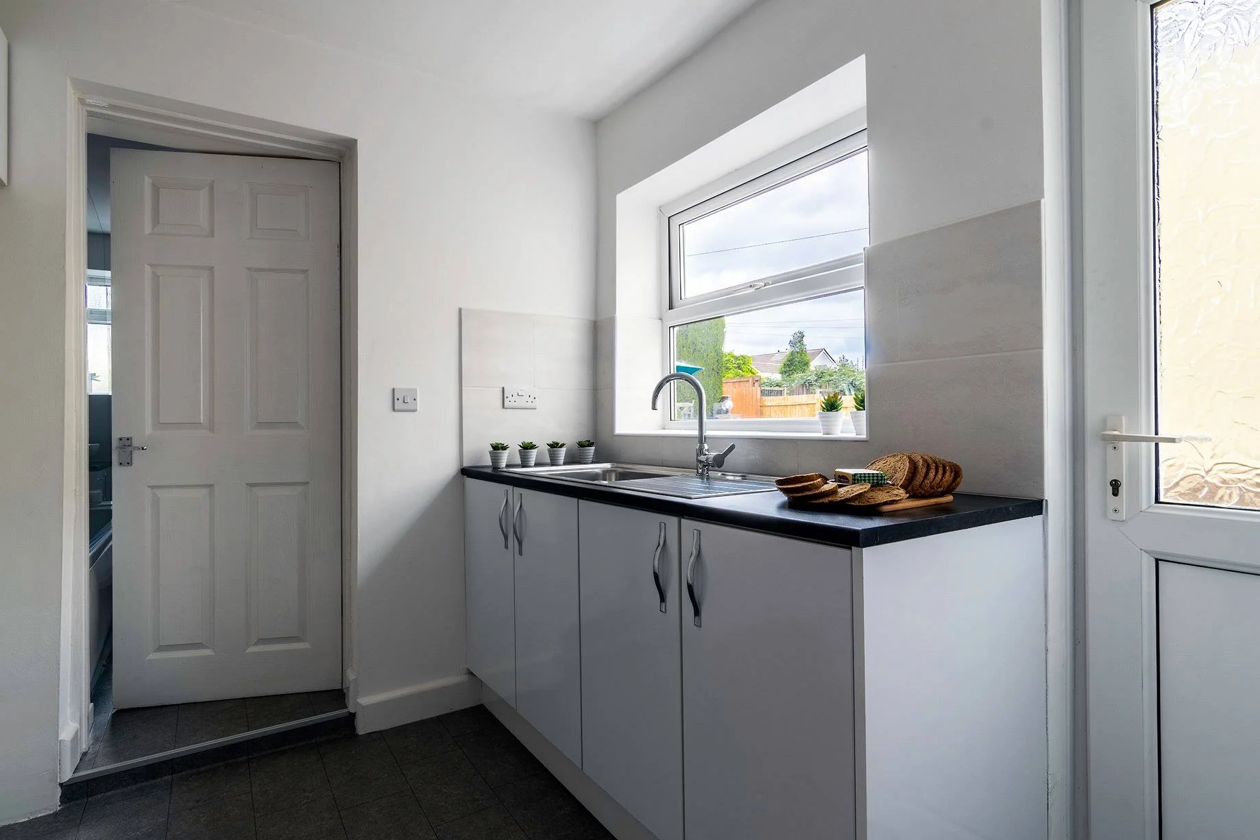 kitchen2after.jpg