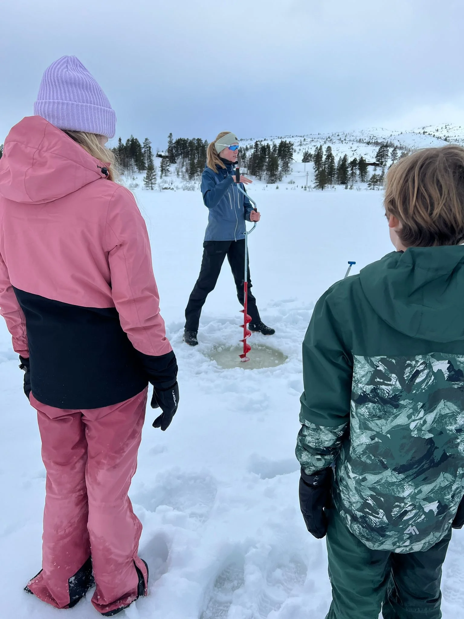 ....Isfiske på Bortelid..Ice fishing at Bortelid.... 