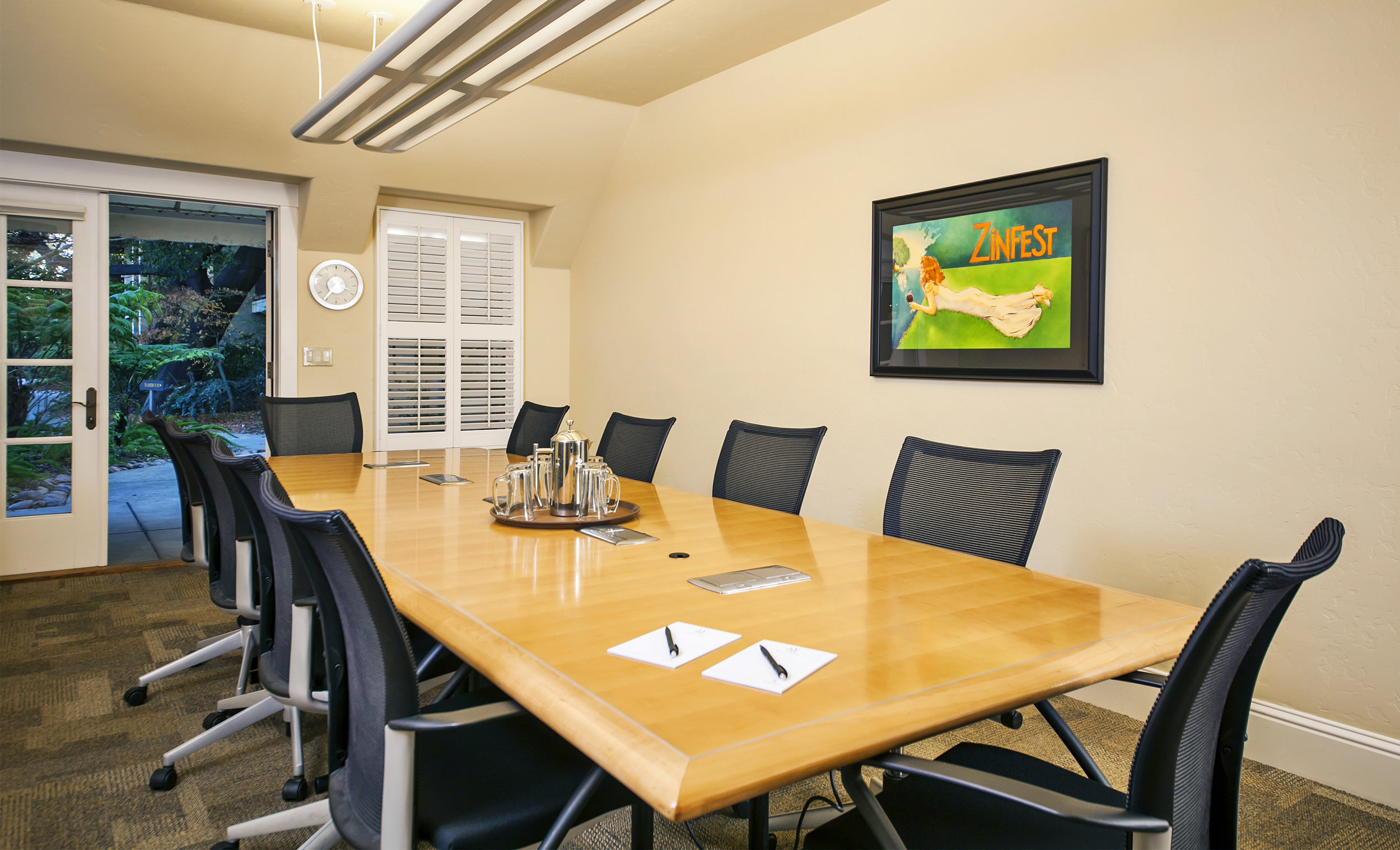 photo of wine and roses boardroom 