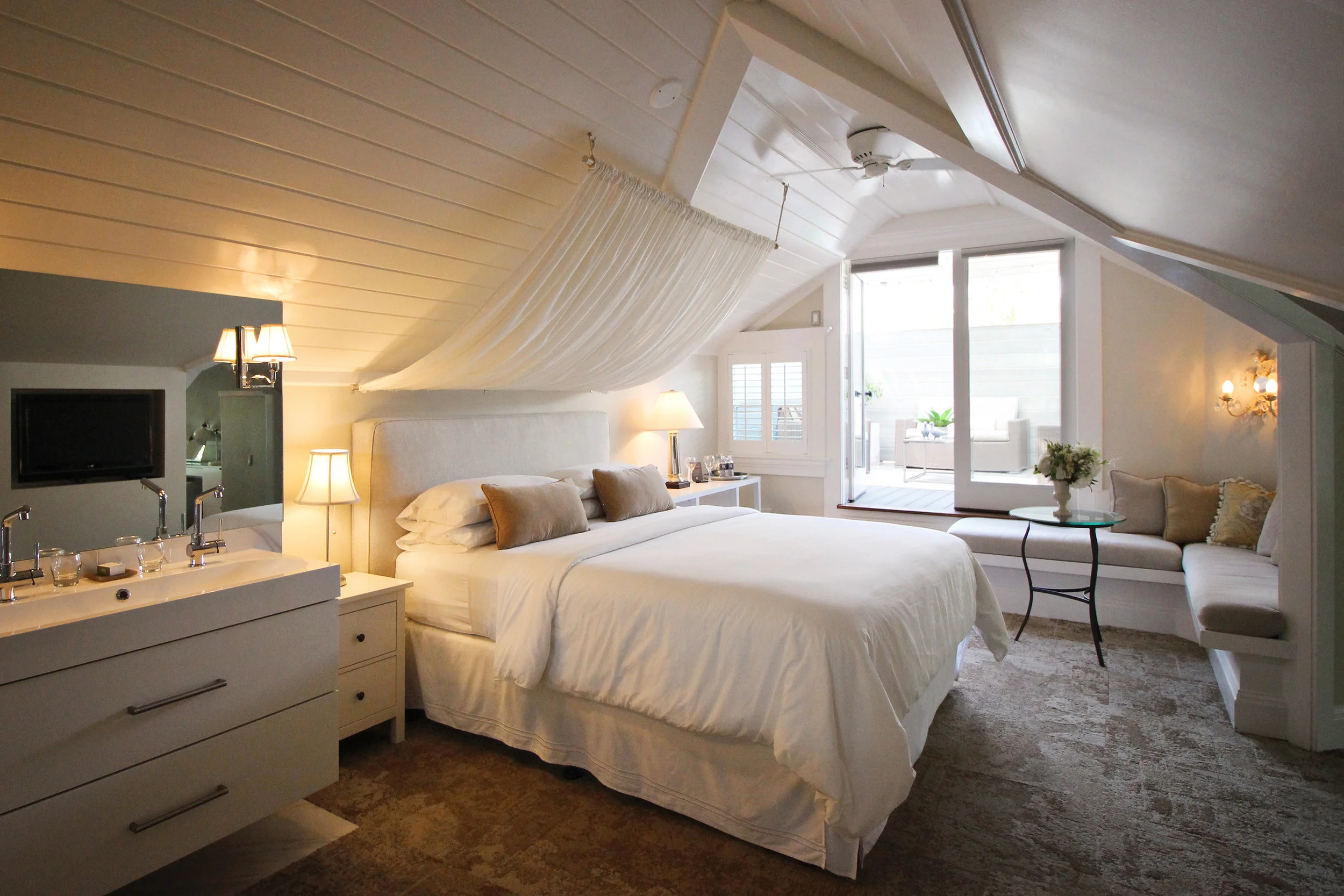 photo of historic Suite bedroom