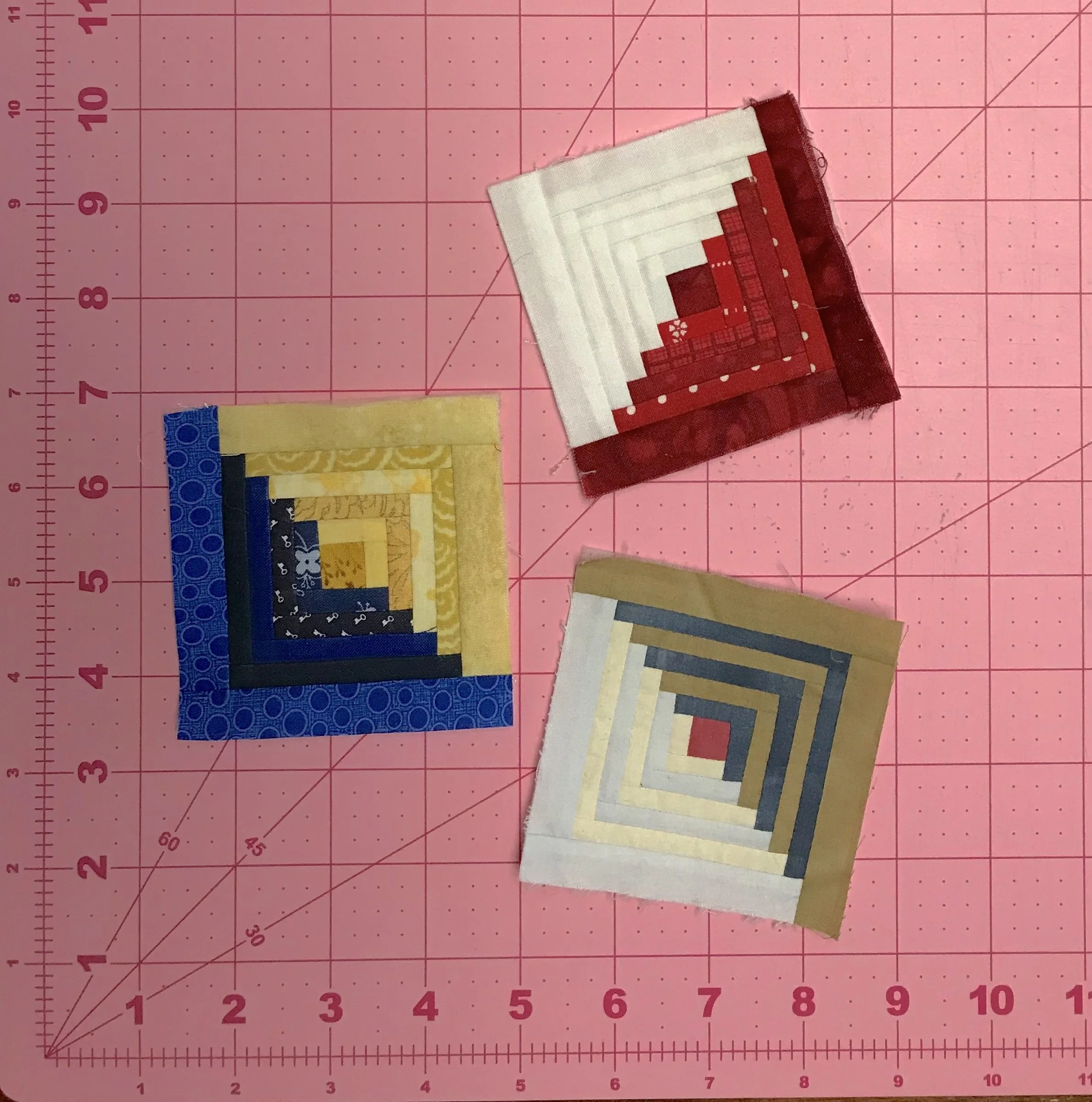 Workshop: Foundation Piecing a Miniature Log Cabin Block by Amy Pabst
