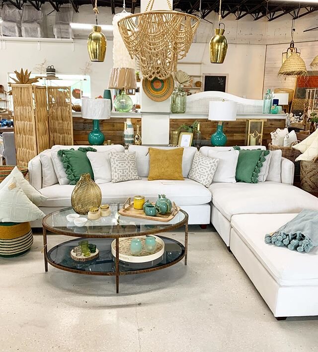 We love playing with different colour palettes in the store. How do you feel about this colour combo? Could you rock mustard/gold &amp; green in your space? 💛💚
&bull;
#colourinspo #livingroom #furniture #decor #interiordecor #islandliving #thebaham