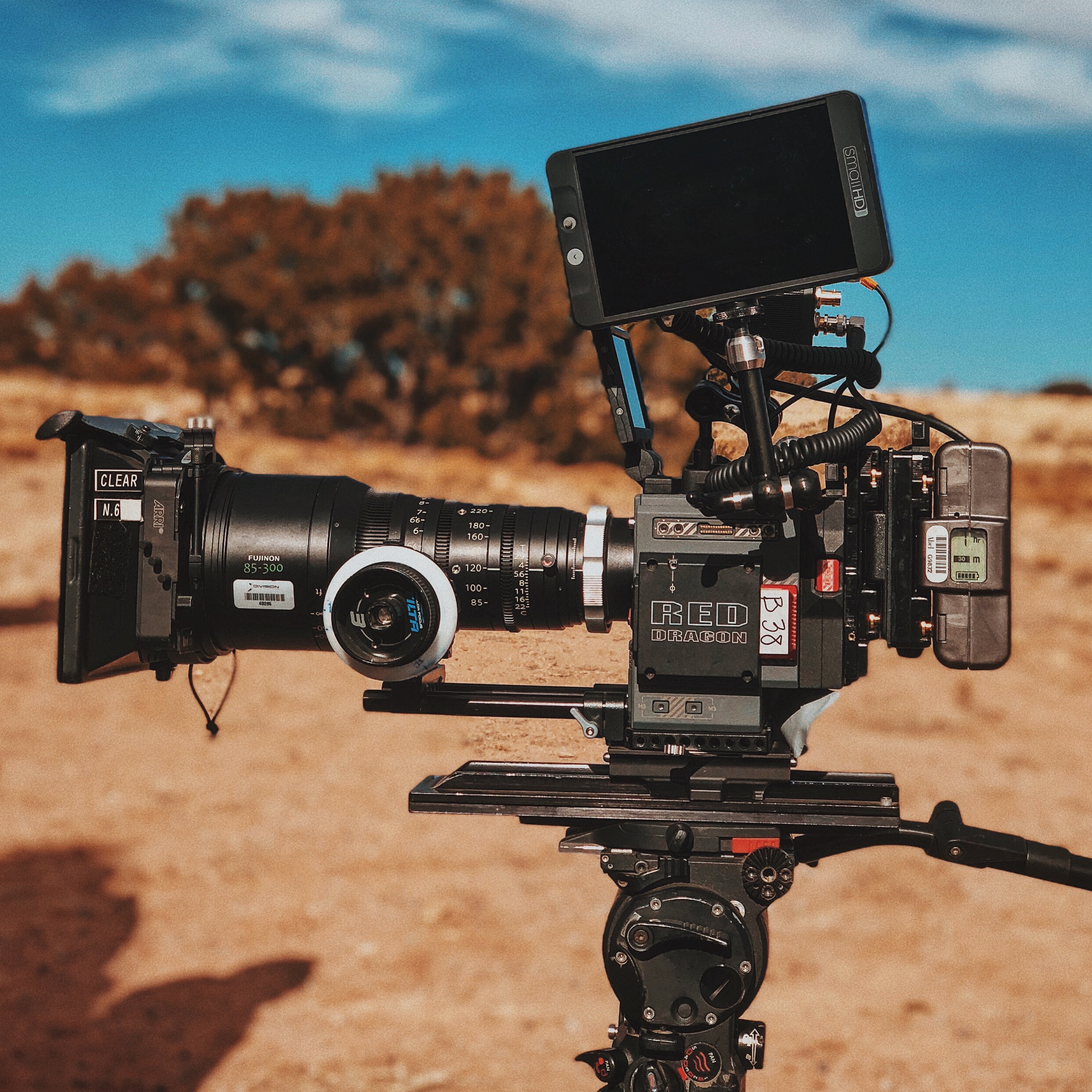 Fluid video tripod head designed to give smooth panning and tilt movements in video.