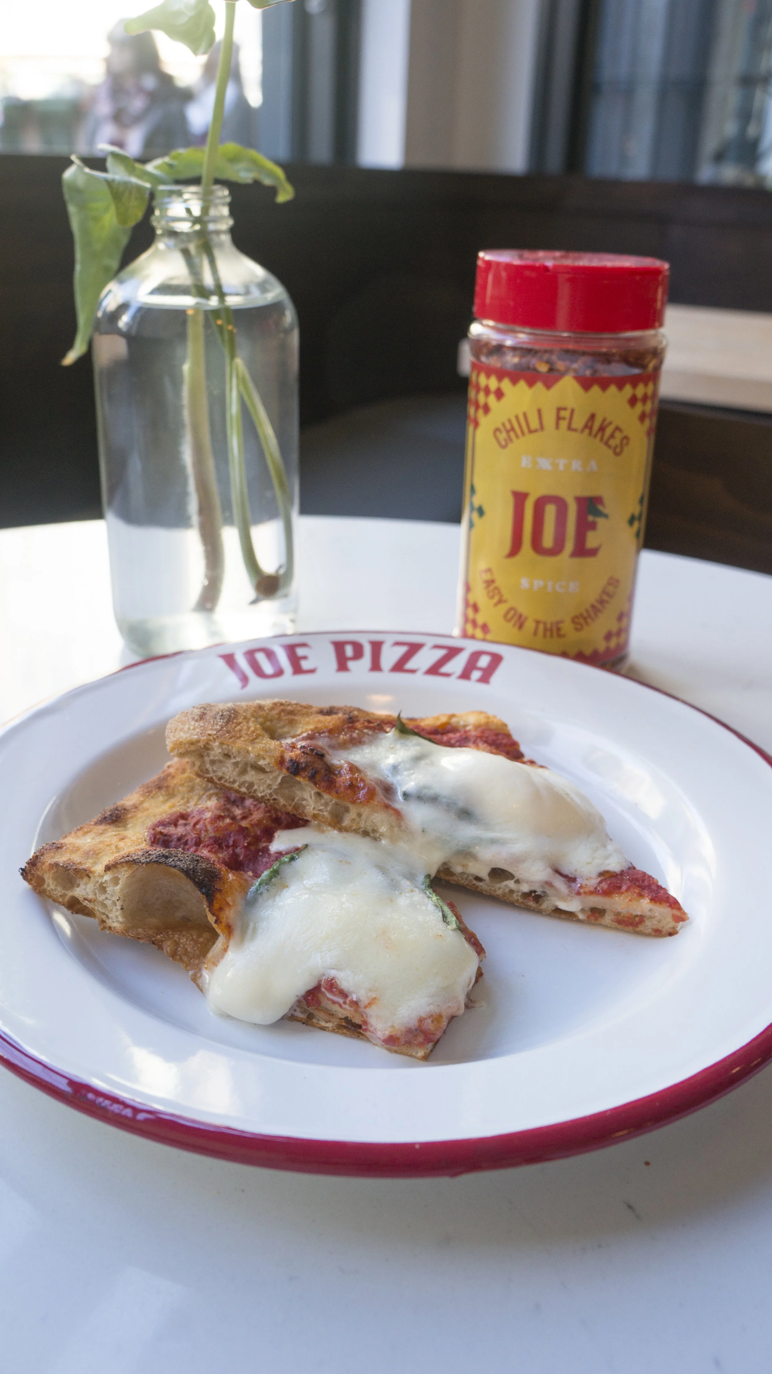Margherita (tomato sauce, fior di latte, basil)