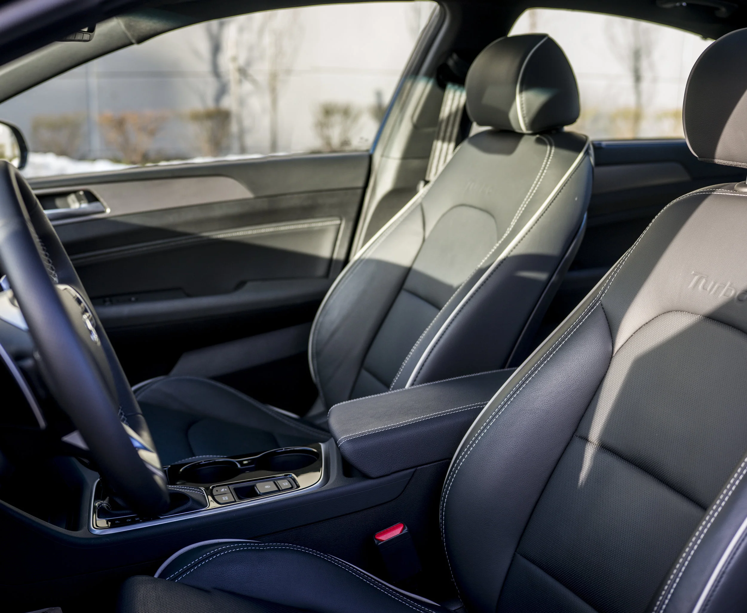 sonata_turbo.interior.1001.jpg